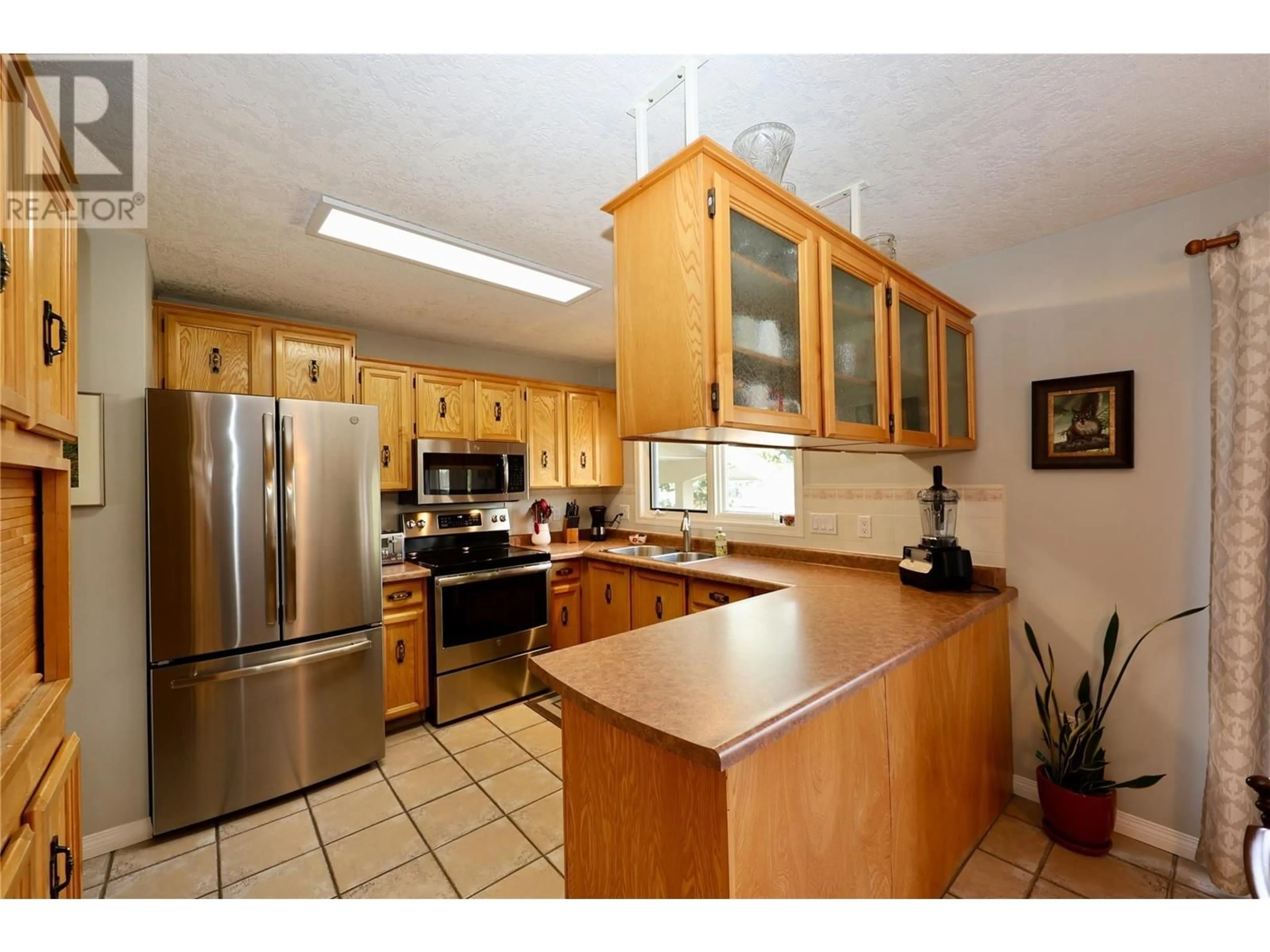 Standard kitchen, unknown for 1440 BIRCH CRESCENT, Golden British Columbia V0A1H6