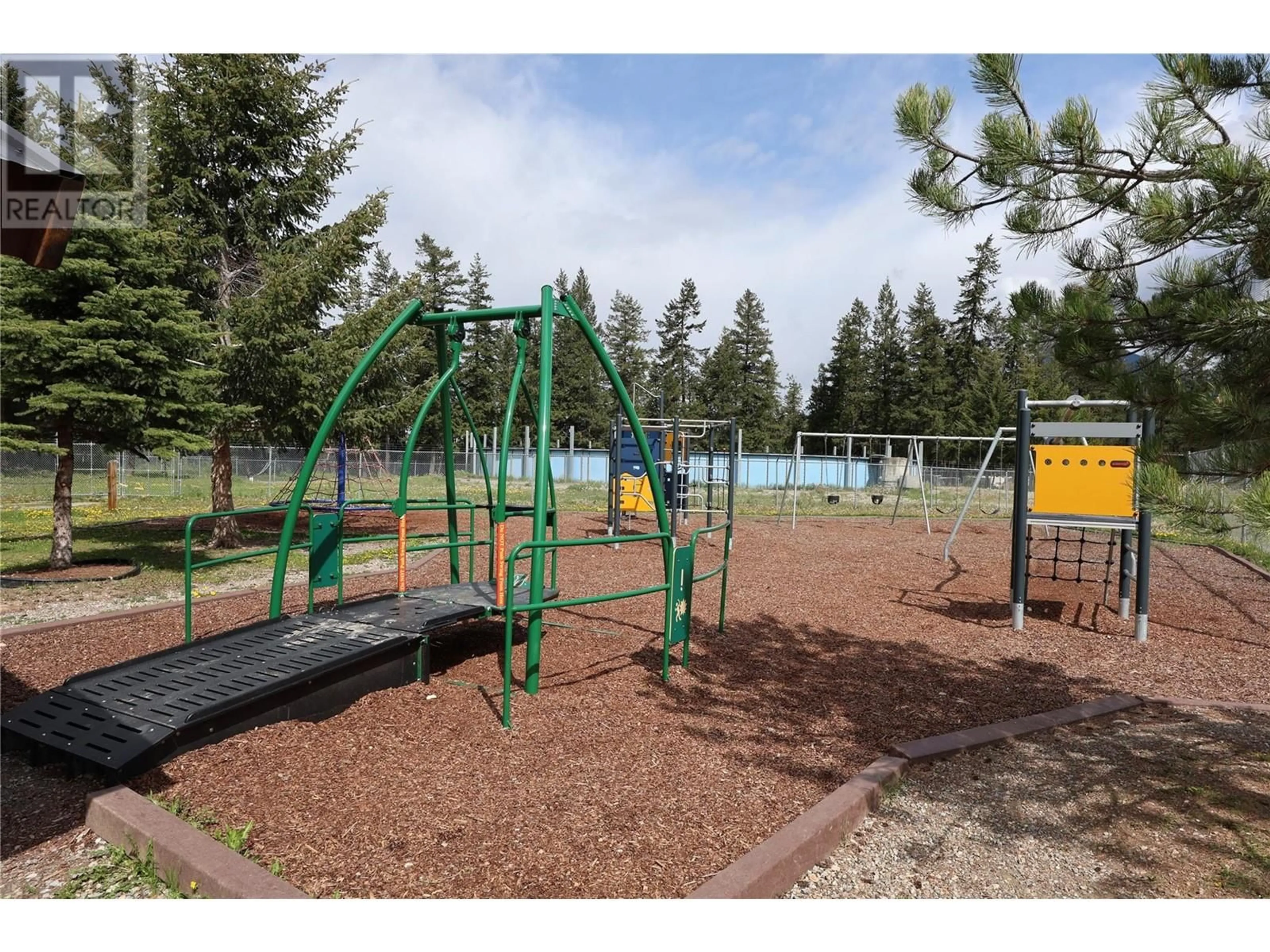 Blurry image for 1440 BIRCH CRESCENT, Golden British Columbia V0A1H6