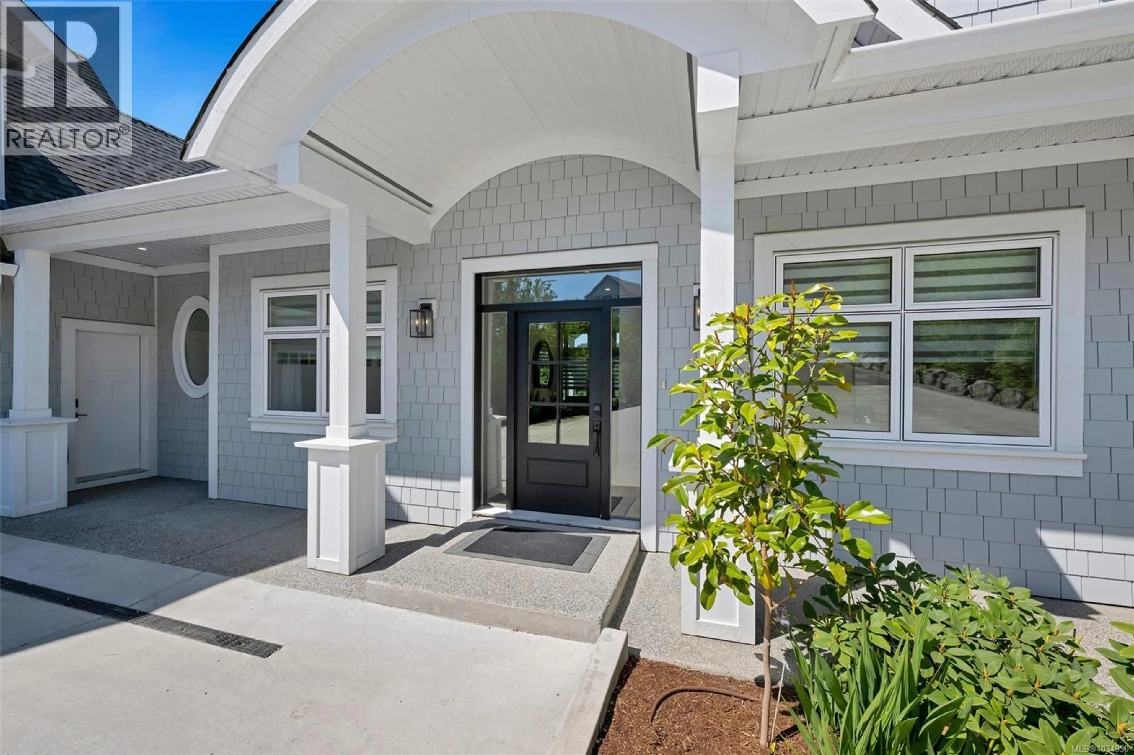 Indoor entryway for 452 PELICAN DRIVE, Colwood British Columbia V9C0A4