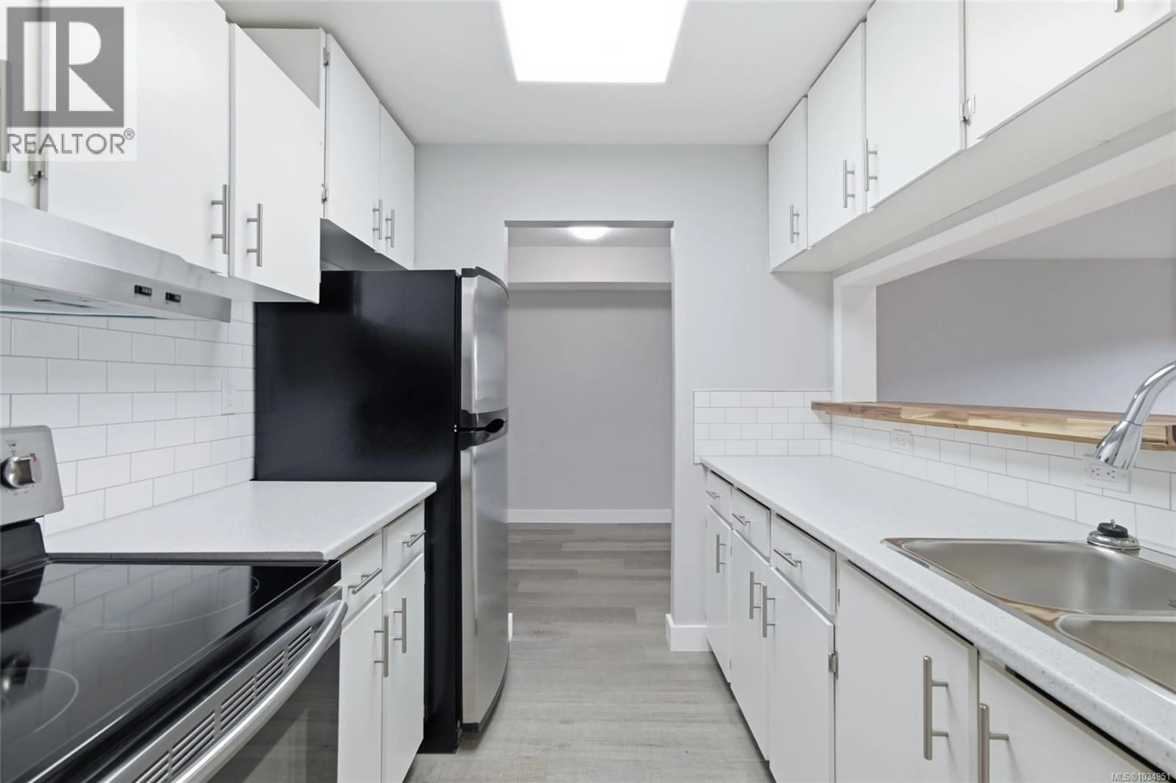 Standard kitchen, unknown for 208 - 363 MORISON AVENUE, Parksville British Columbia V9P1P4