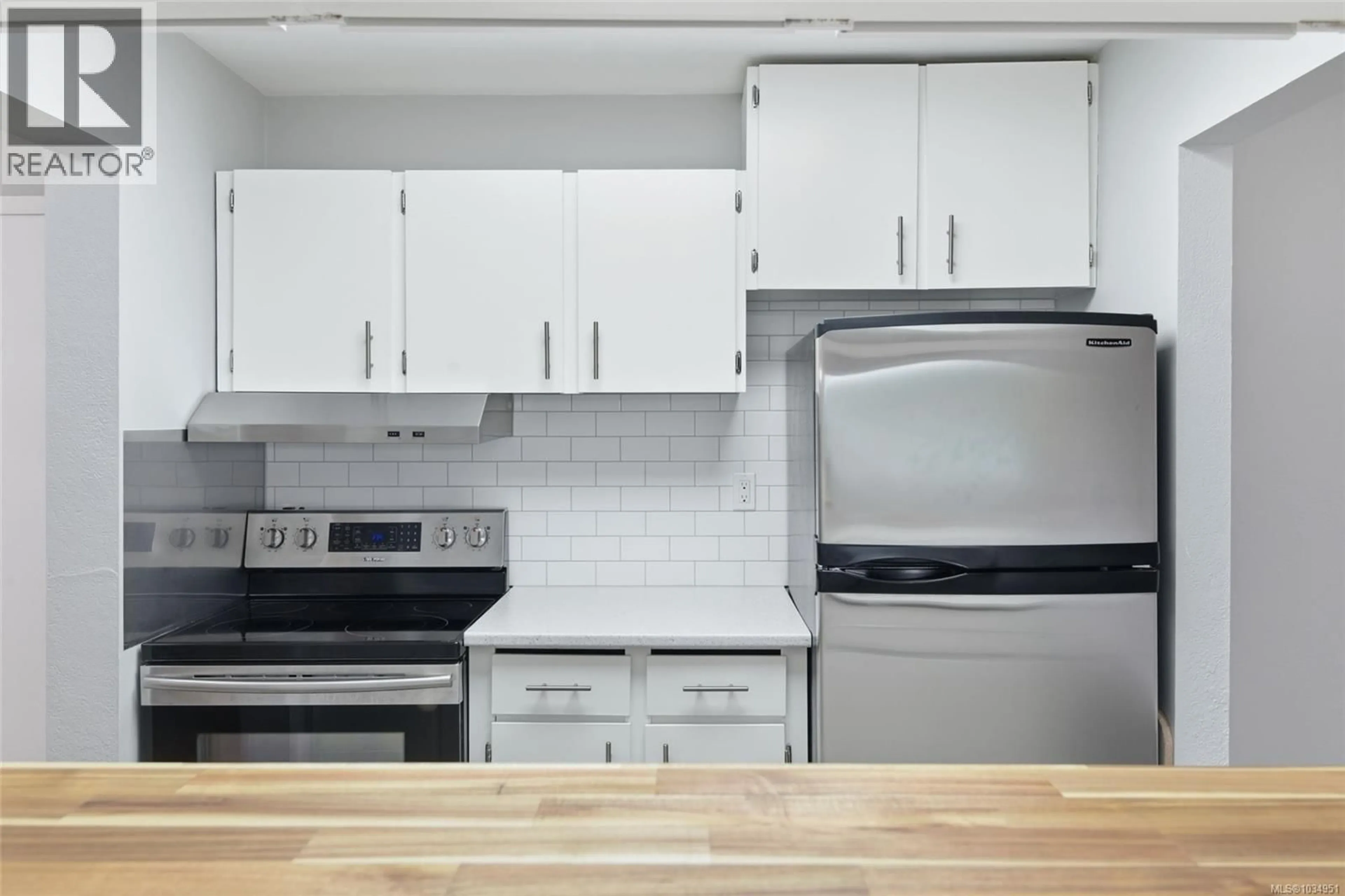 Standard kitchen, unknown for 208 - 363 MORISON AVENUE, Parksville British Columbia V9P1P4