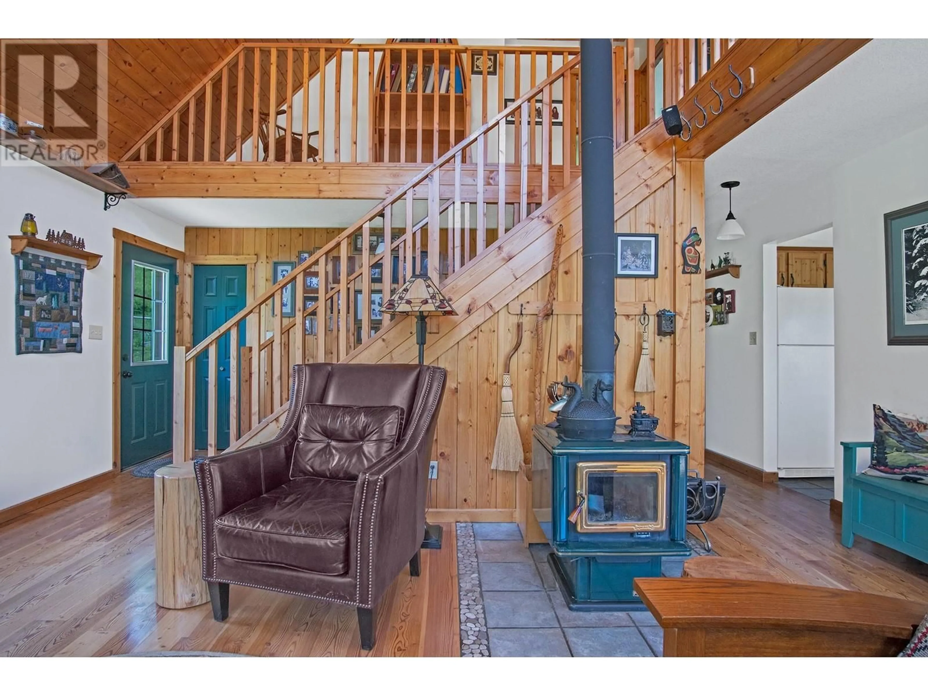 Indoor foyer for 2033 SMITH ROAD, Creston British Columbia V0B1G7
