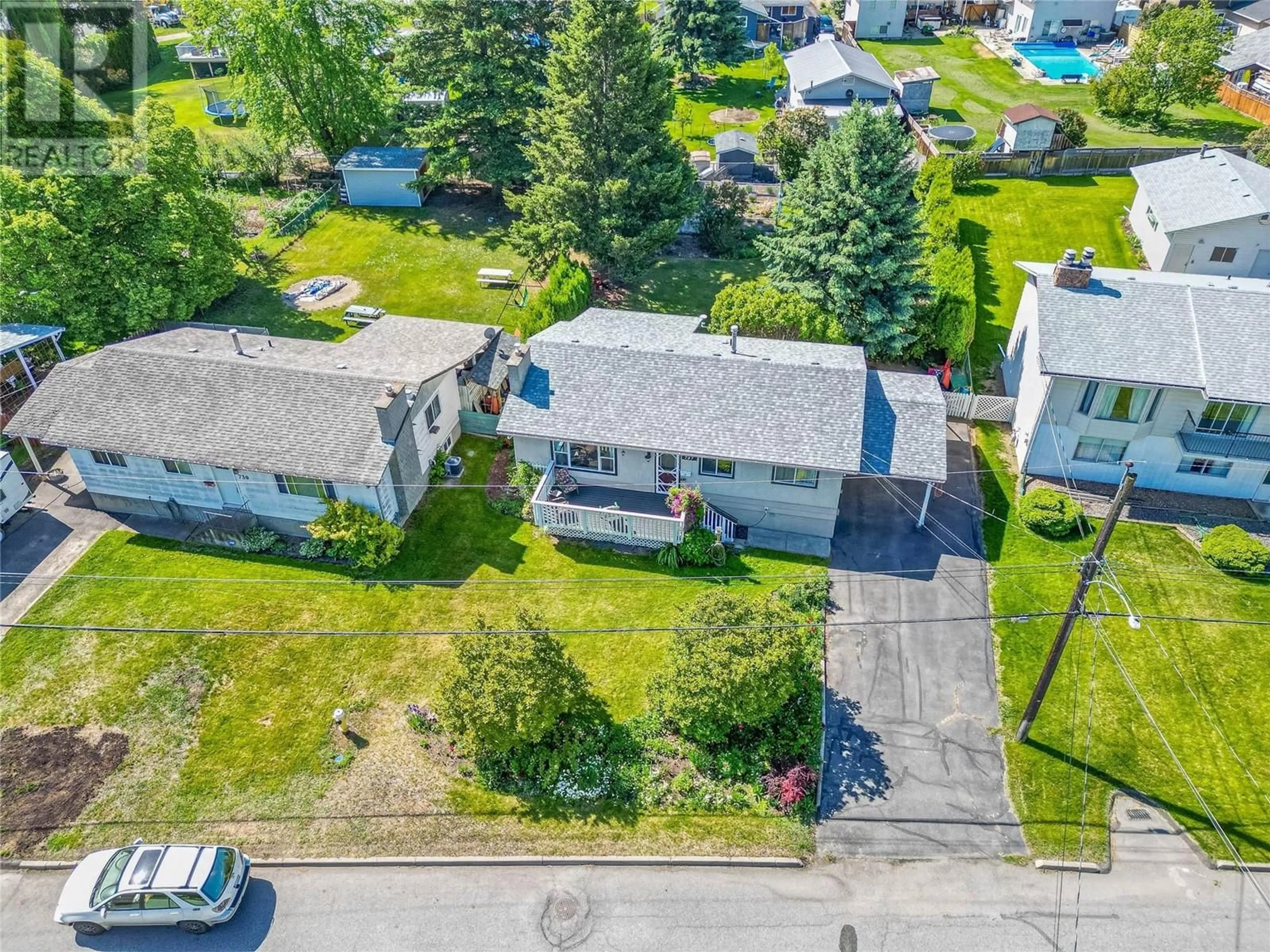 A pic from outside/outdoor area/front of a property/back of a property/a pic from drone, street for 747 KYLE DRIVE, Kamloops British Columbia V2B7Z5