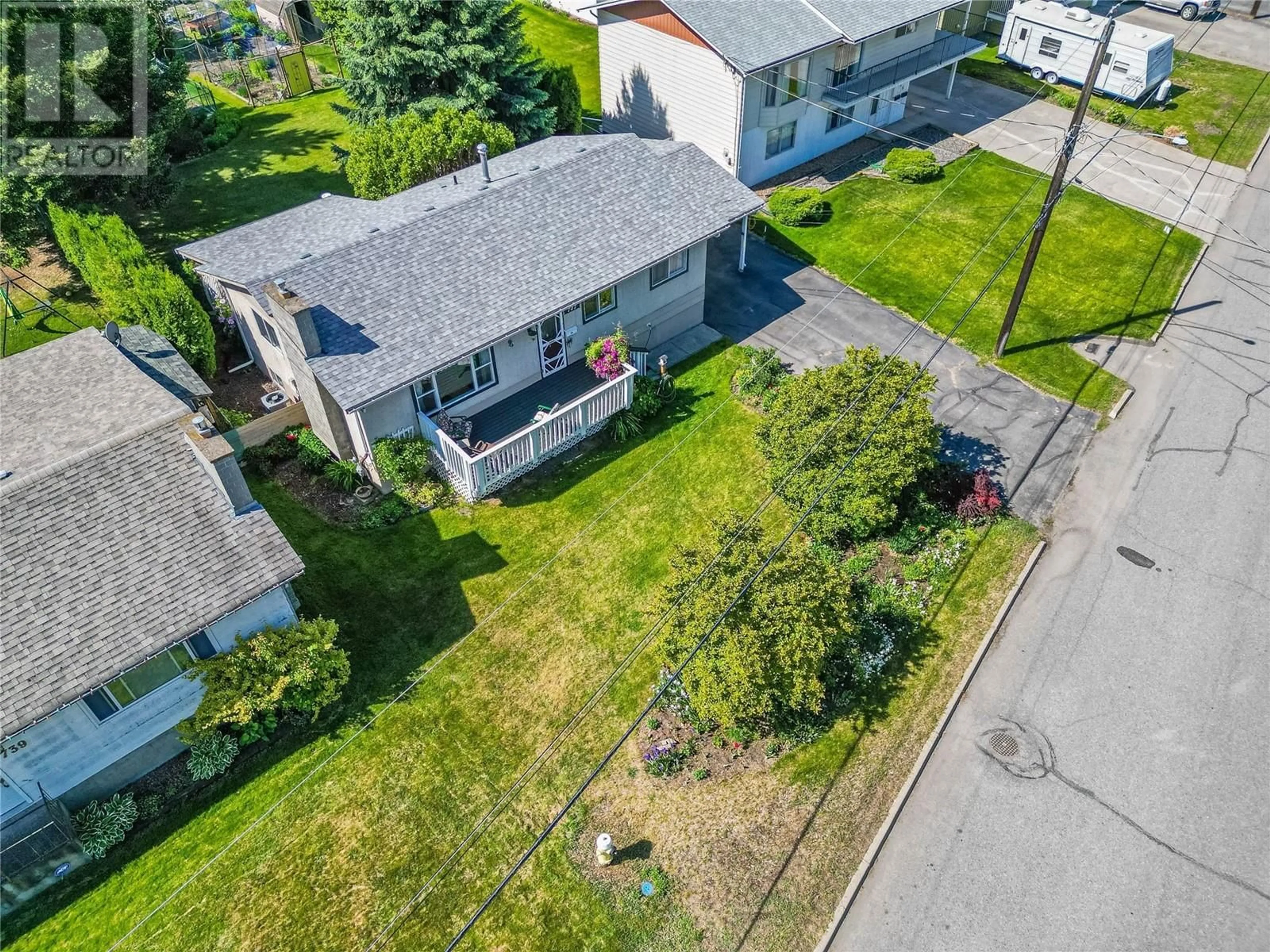 A pic from outside/outdoor area/front of a property/back of a property/a pic from drone, street for 747 KYLE DRIVE, Kamloops British Columbia V2B7Z5