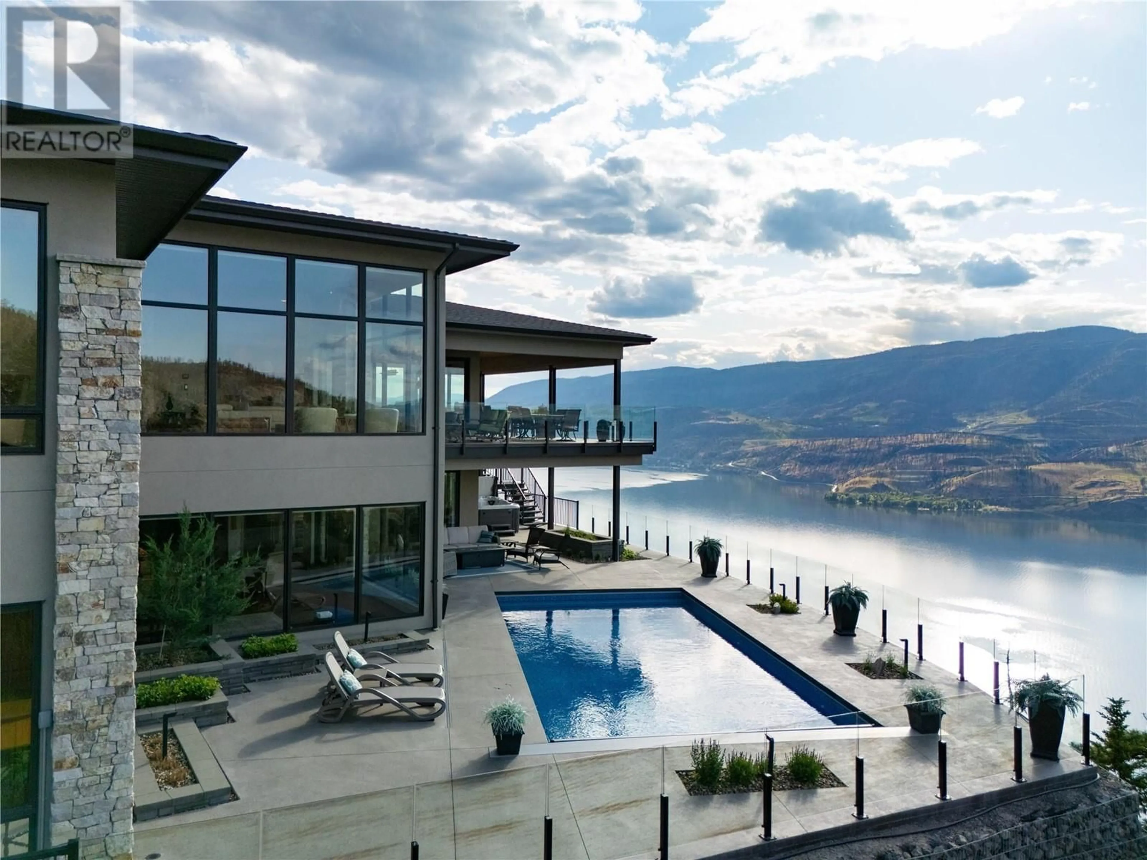 Pool for 140 RED SKY PLACE, Kelowna British Columbia V1V3E3