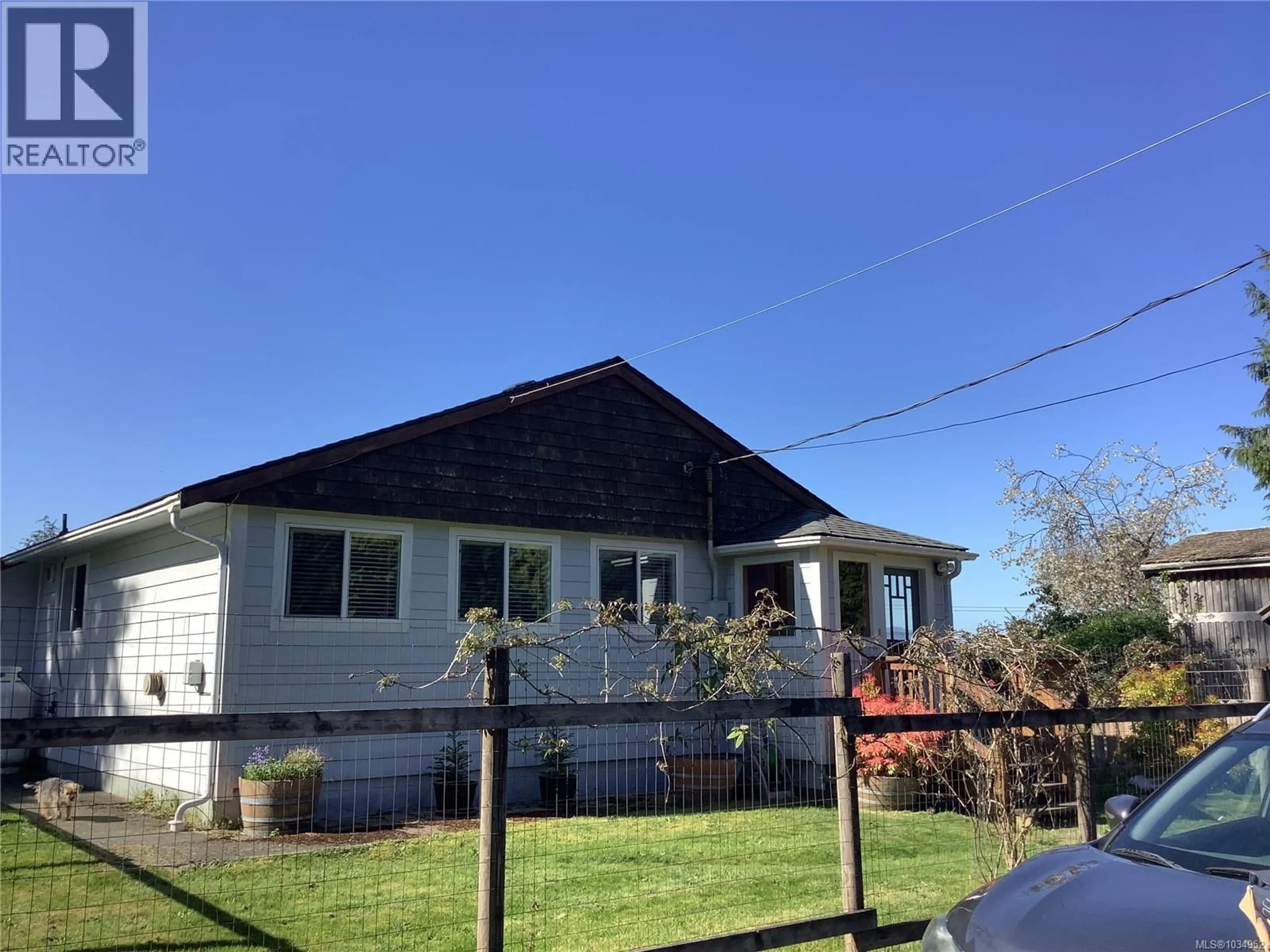 A pic from outside/outdoor area/front of a property/back of a property/a pic from drone, unknown for 115 RUPERT AVENUE, Sointula British Columbia V0N3E0