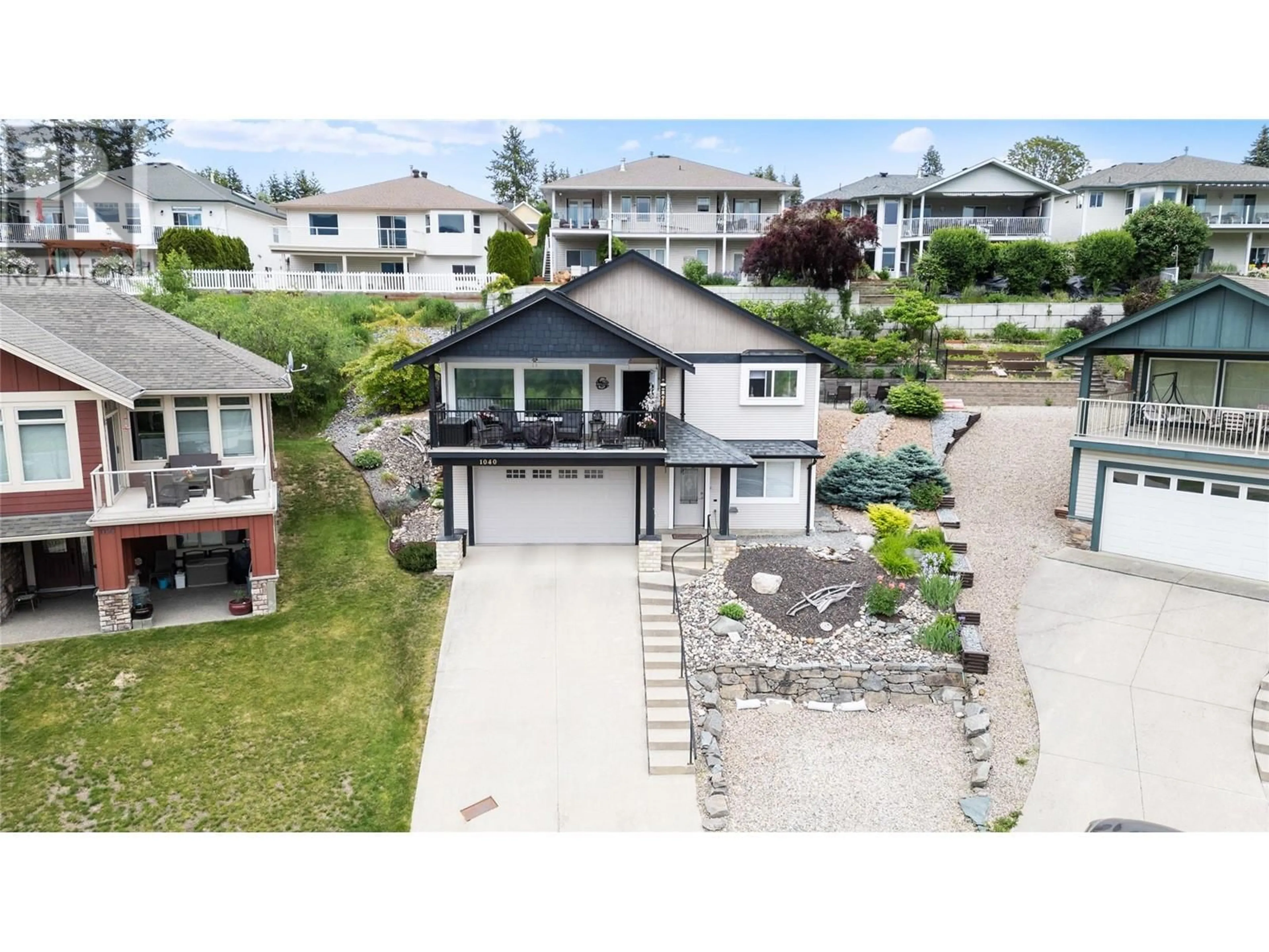 A pic from outside/outdoor area/front of a property/back of a property/a pic from drone, unknown for 1040 14 AVENUE SOUTHEAST, Salmon Arm British Columbia V1E2R6