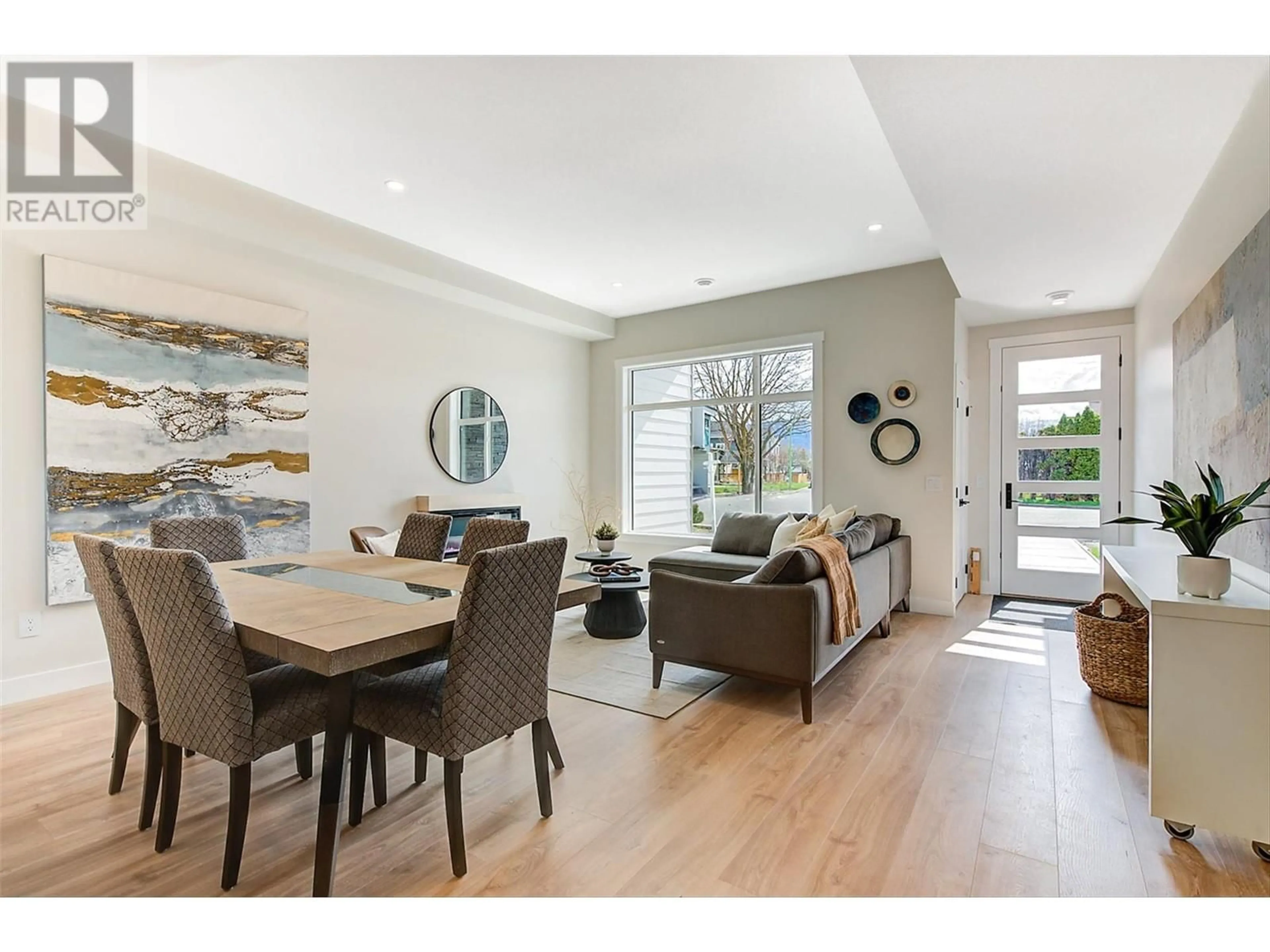 Living room with furniture, wood/laminate floor for 4 - 732 COOPLAND CRESCENT, Kelowna British Columbia V1Y2V1