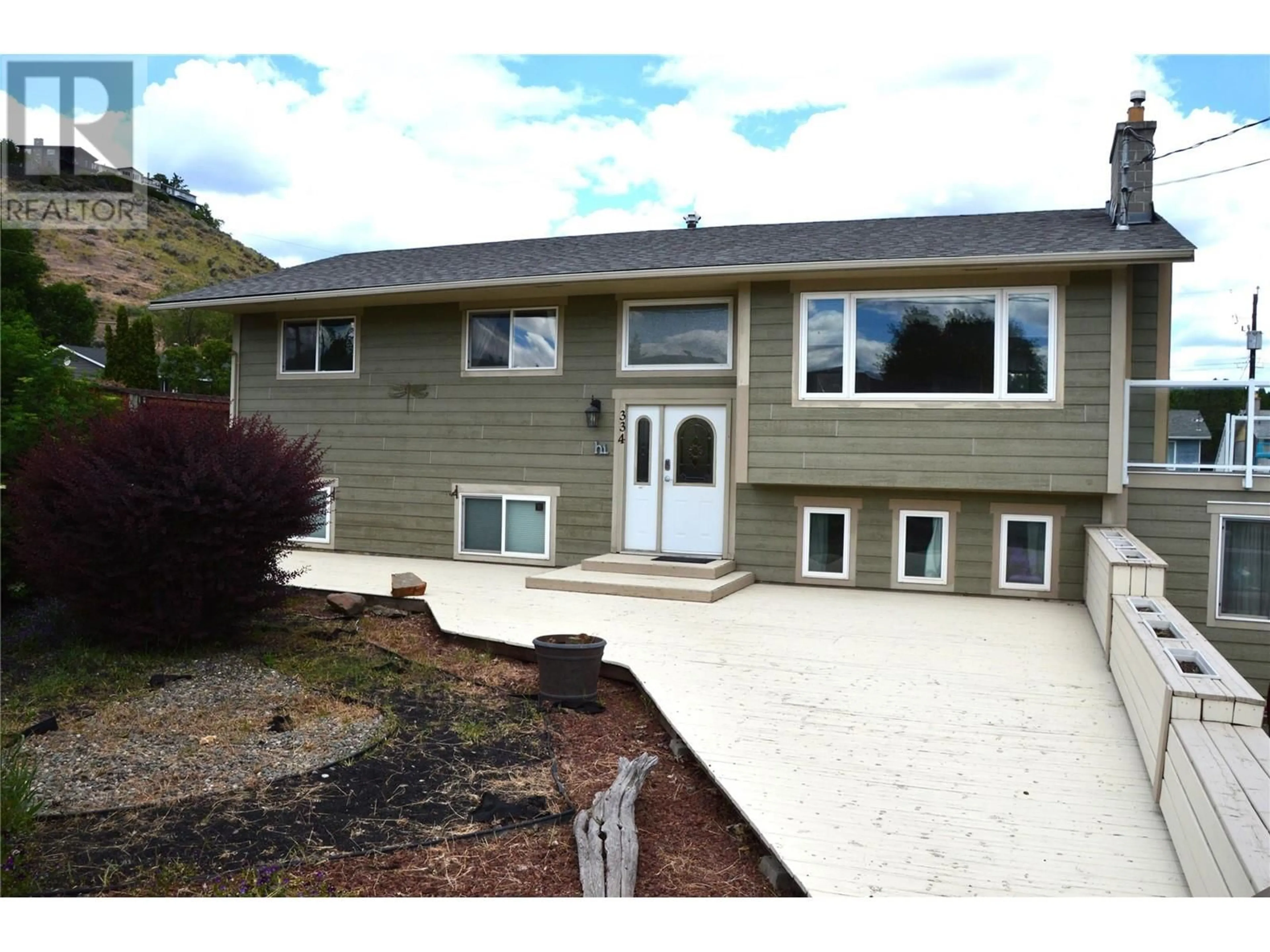 Home with vinyl exterior material, street for 334 COLLINGWOOD DRIVE, Kamloops British Columbia V2B6B3