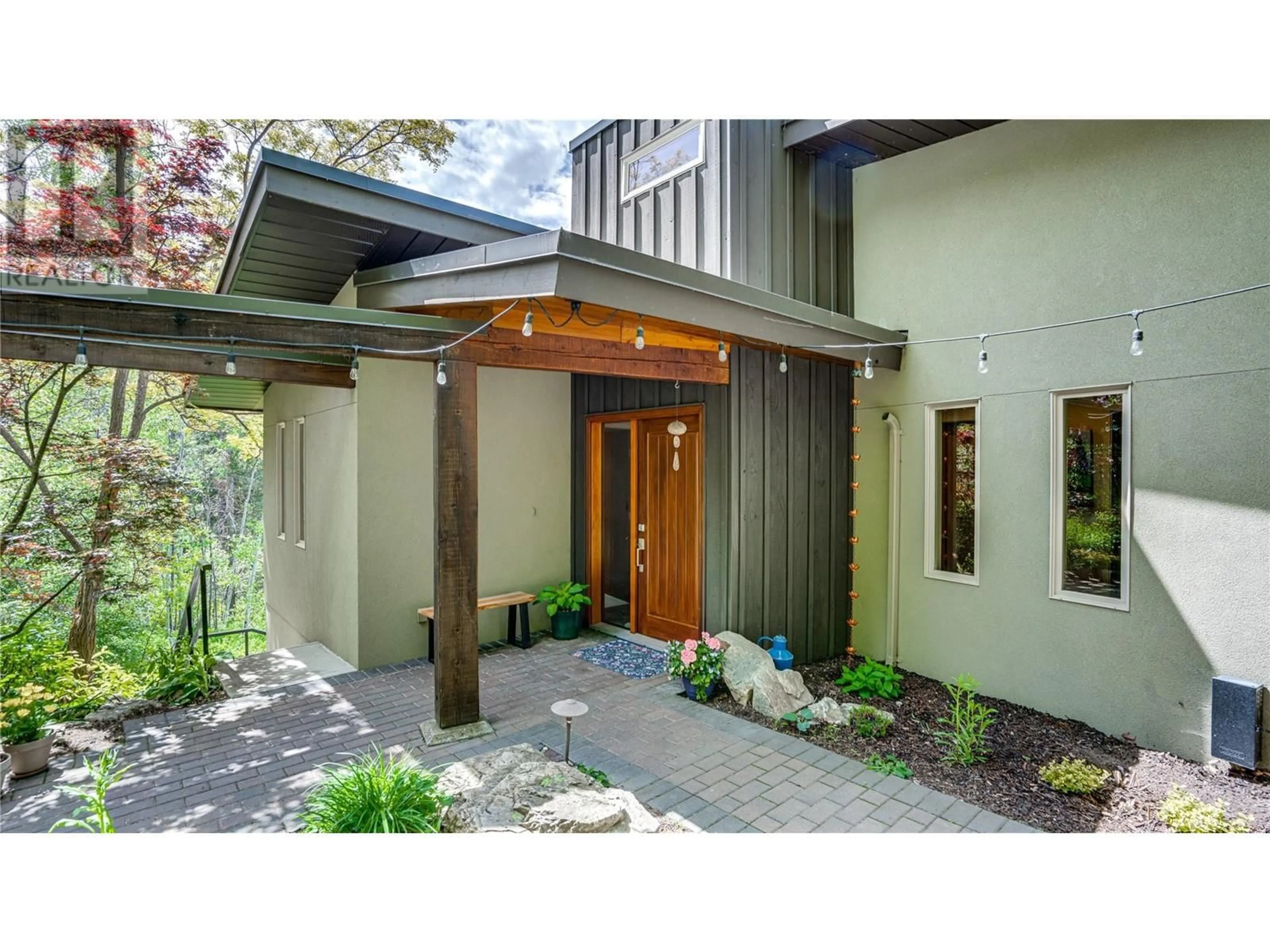 Indoor entryway for 1294 GALIANO ROAD, Vernon British Columbia V1B3B3
