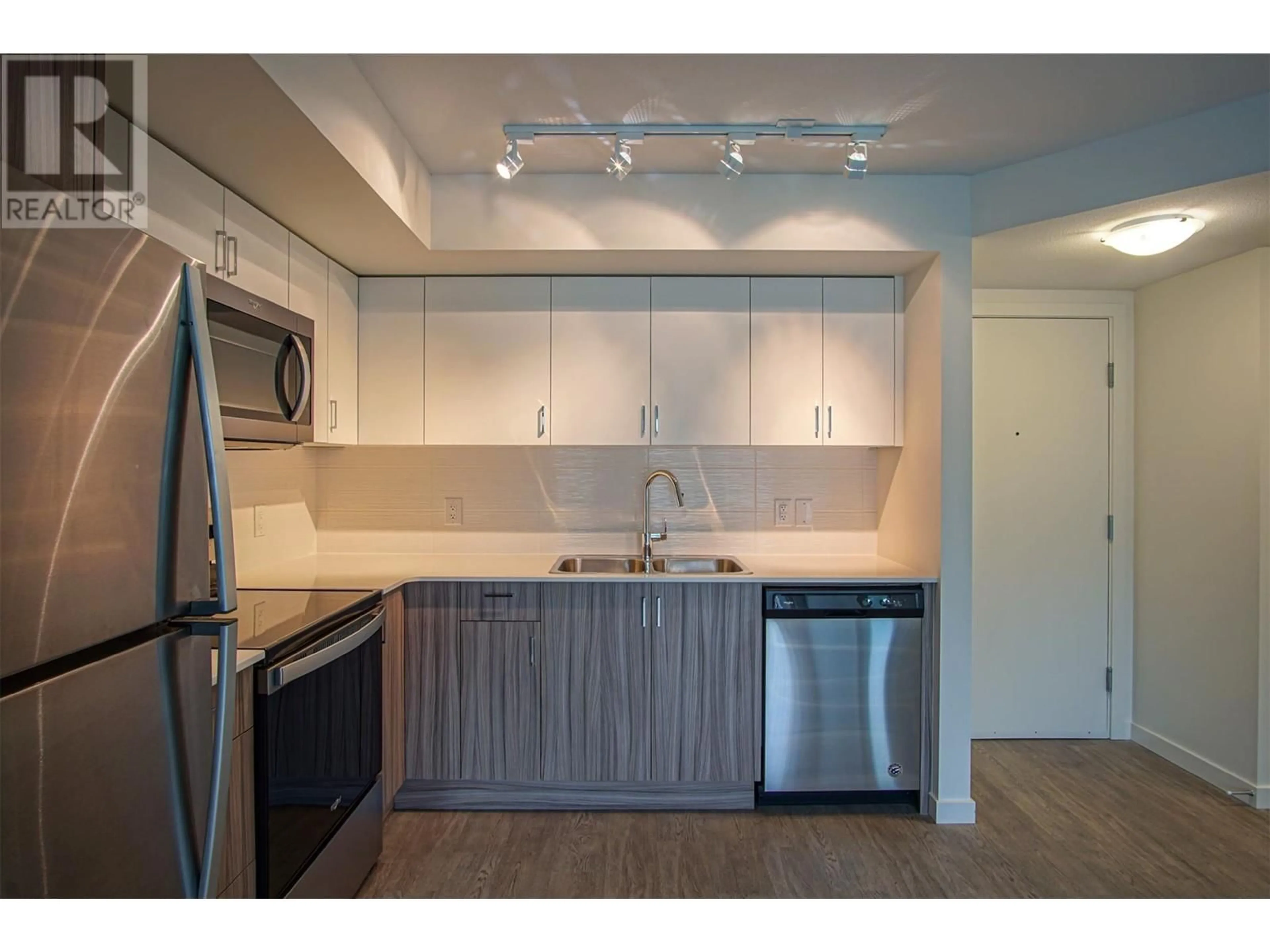 Standard kitchen, wood/laminate floor for 110 - 625 ACADEMY WAY, Kelowna British Columbia V1V3A4