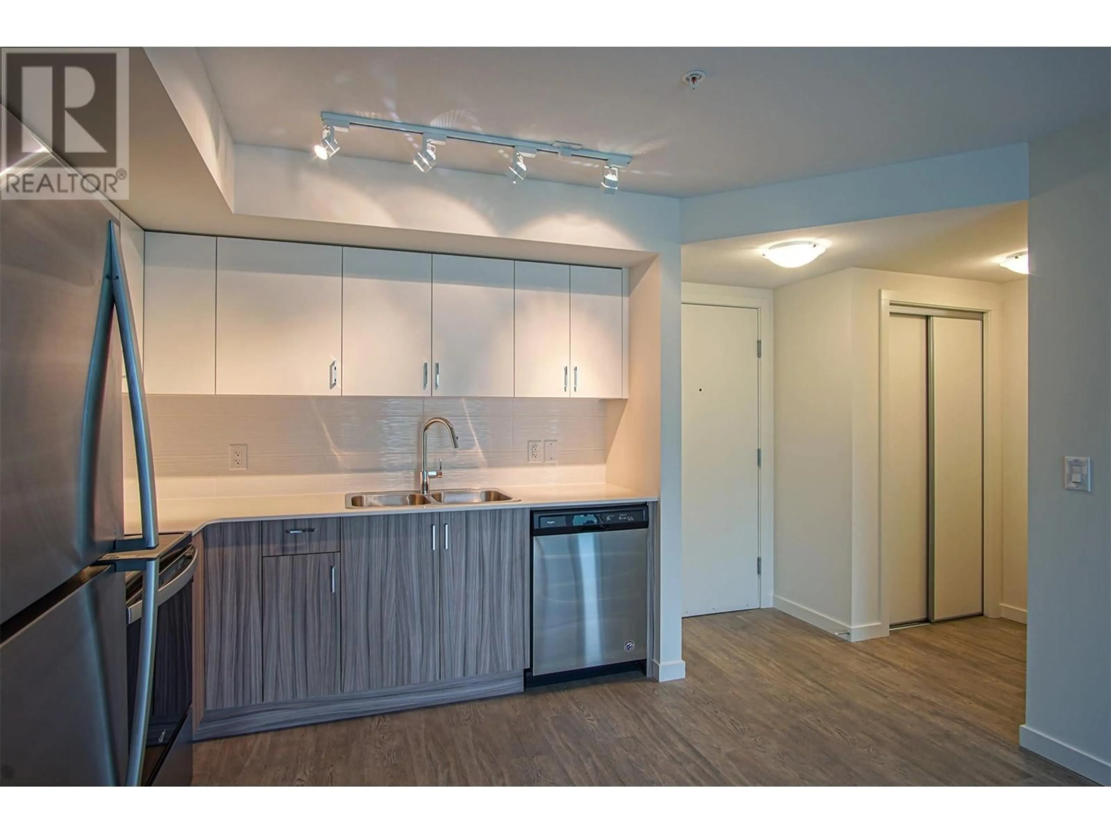 Standard kitchen, unknown for 110 - 625 ACADEMY WAY, Kelowna British Columbia V1V3A4