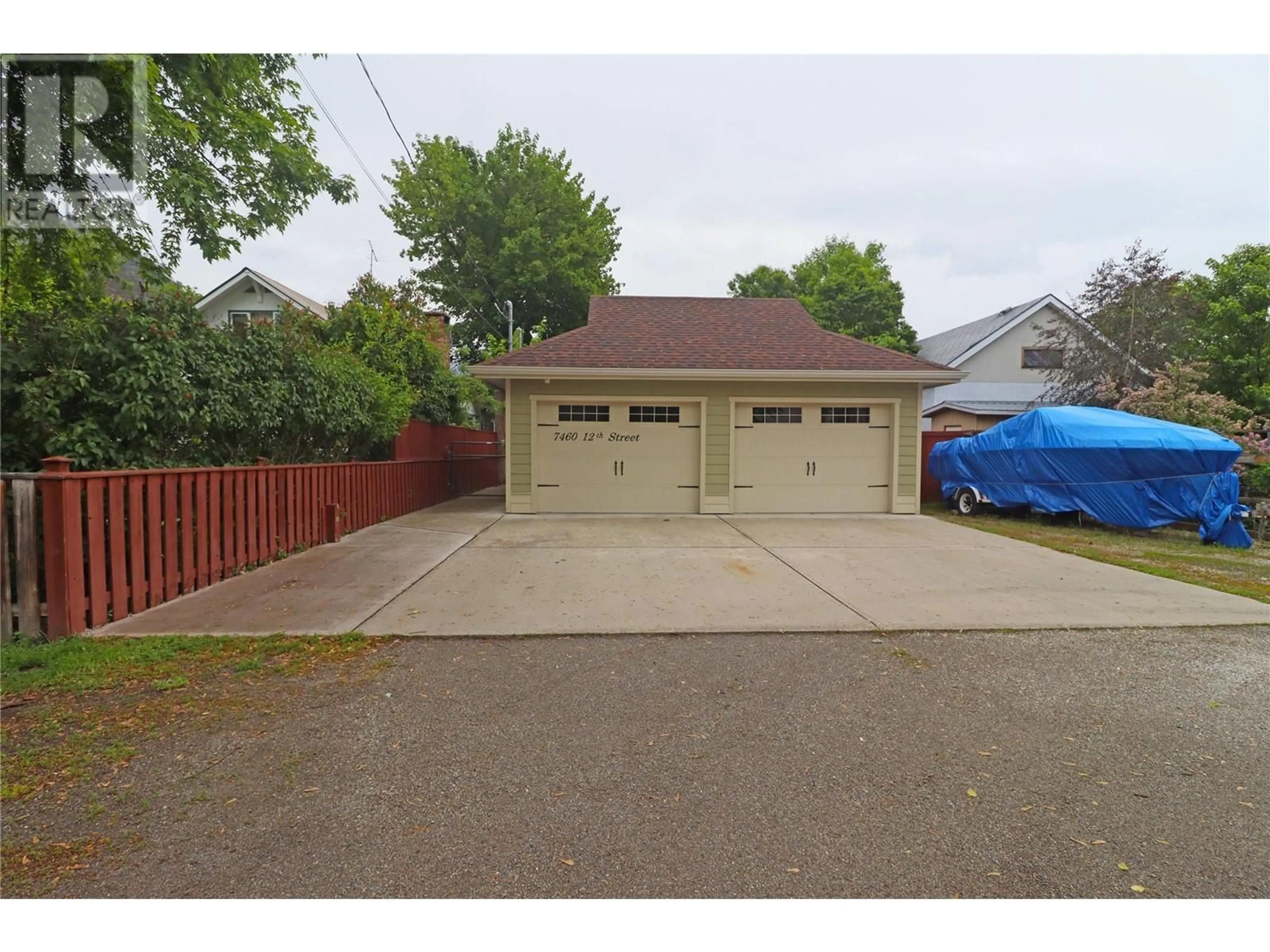 Indoor garage for 7460 12TH STREET, Grand Forks British Columbia V0H1H0