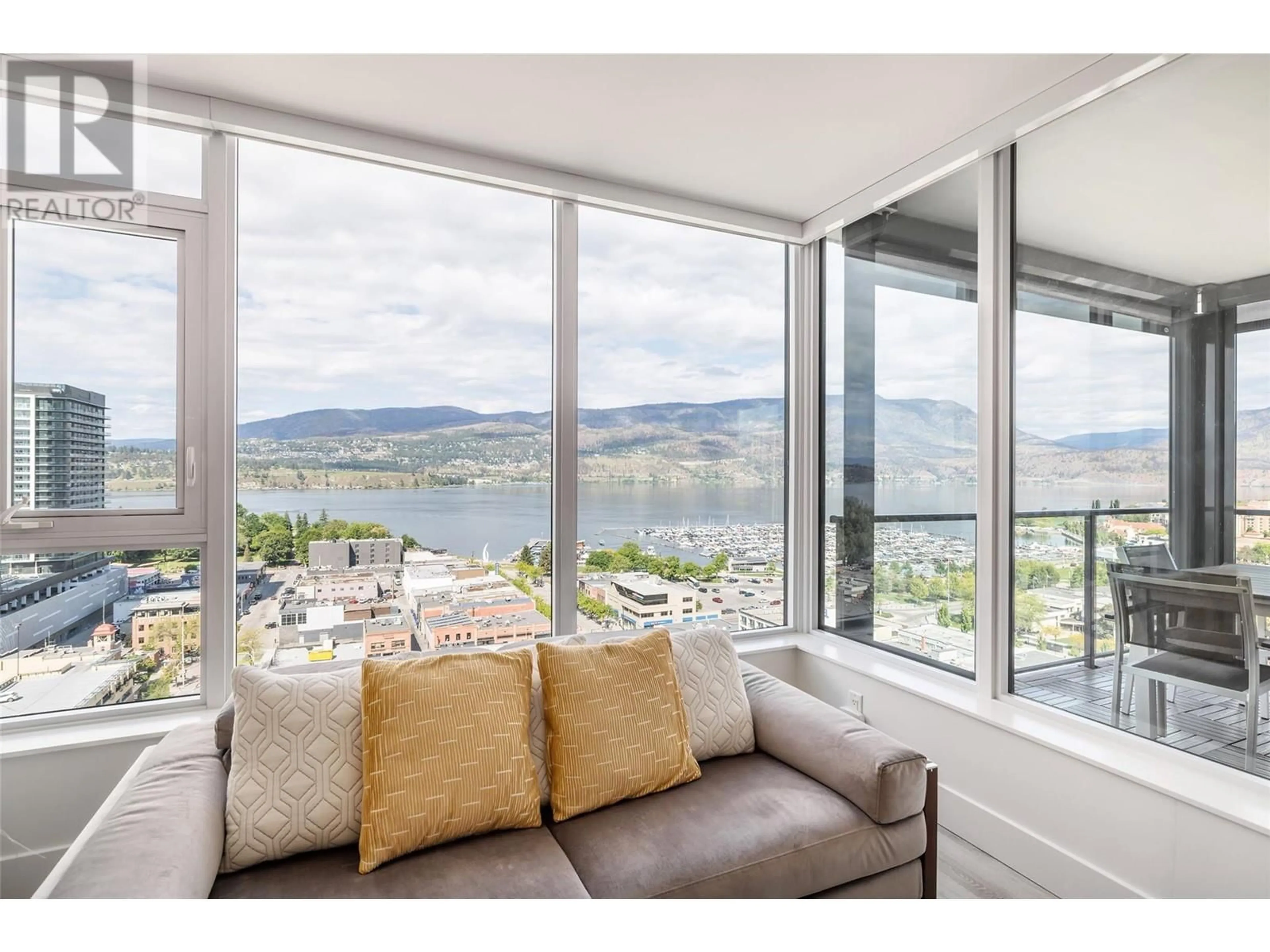 Living room with furniture, unknown for 2009 - 1588 ELLIS STREET, Kelowna British Columbia V1Y2A6