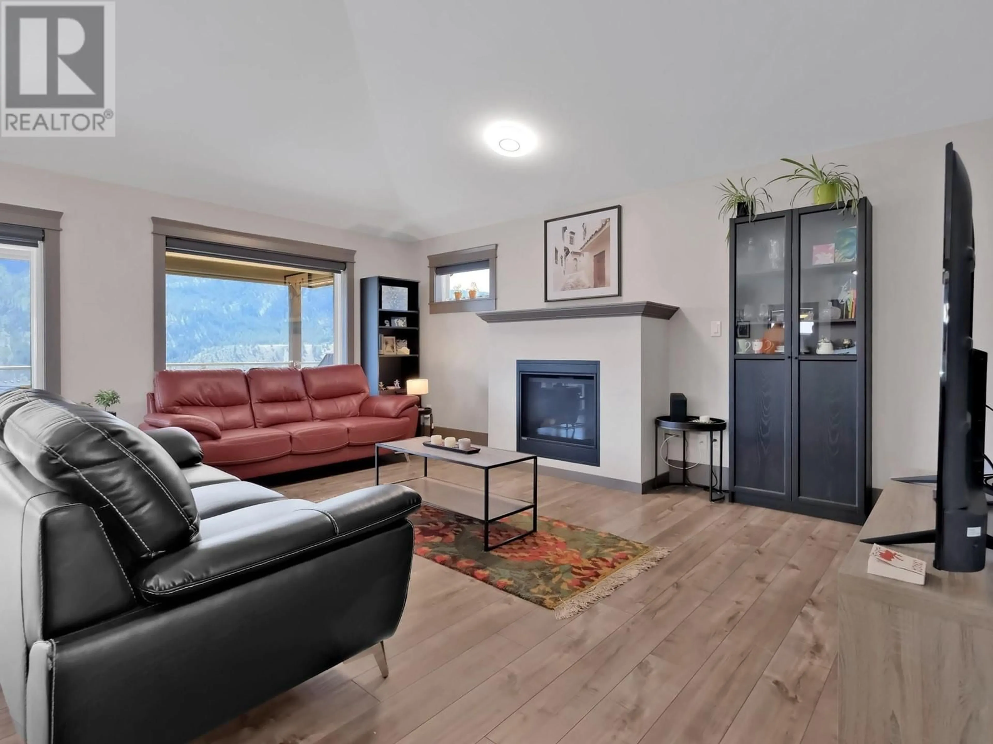 Living room with furniture, wood/laminate floor for 136 - 4400 MCLEAN CREEK ROAD, Okanagan Falls British Columbia V0H1R6