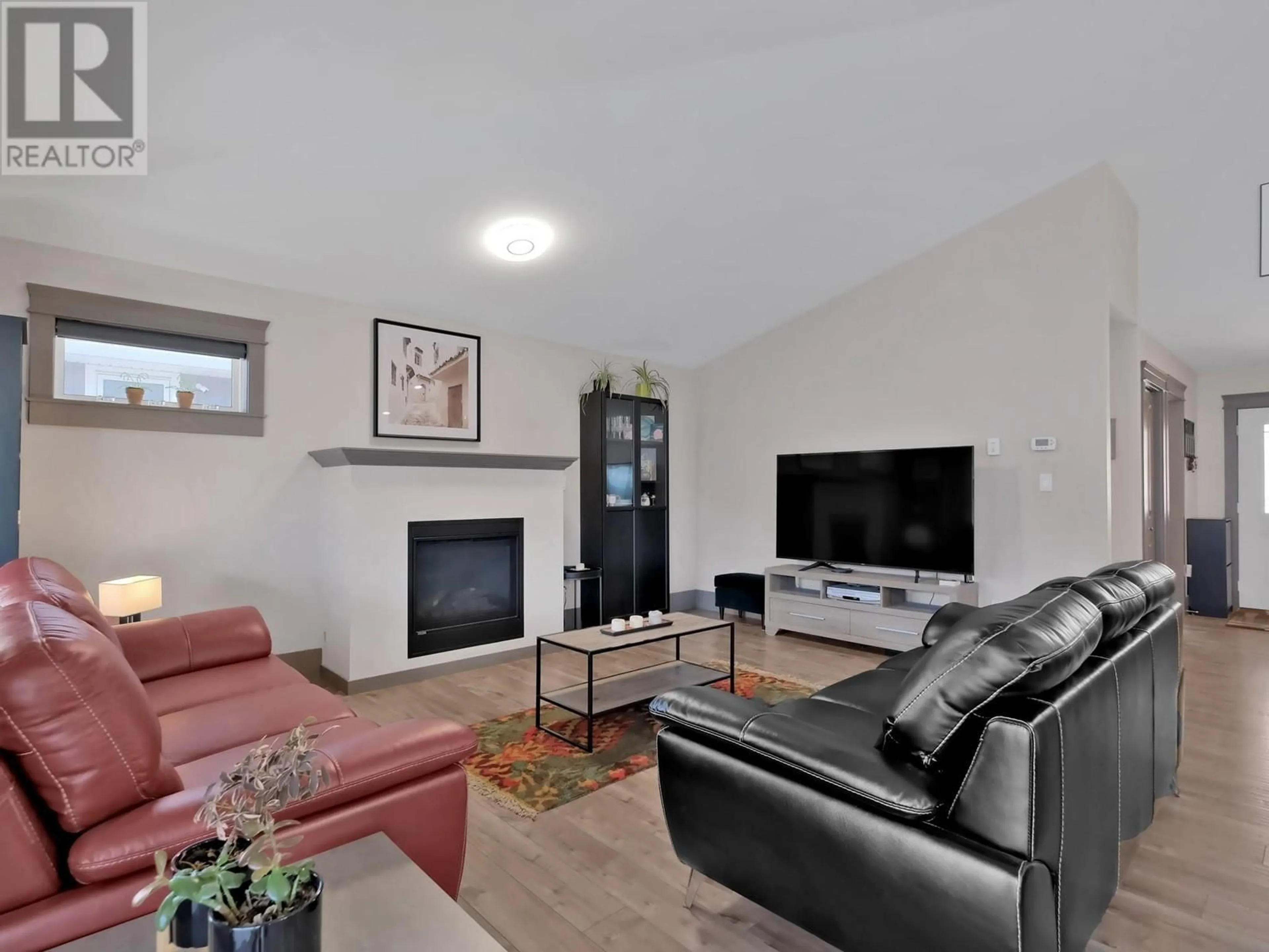 Living room with furniture, unknown for 136 - 4400 MCLEAN CREEK ROAD, Okanagan Falls British Columbia V0H1R6
