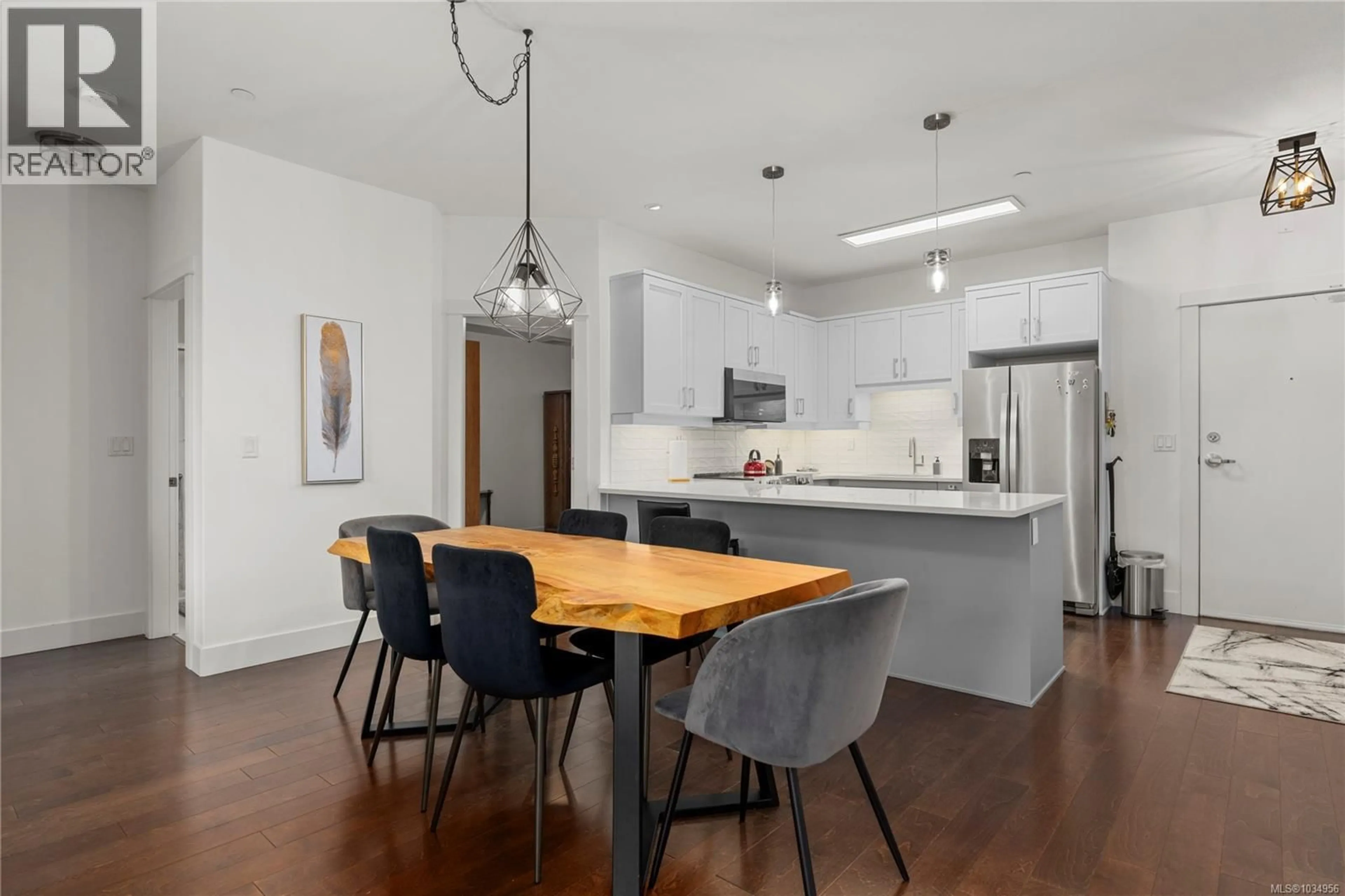 Open concept kitchen, wood/laminate floor for 109 - 6310 MCROBB AVENUE, Nanaimo British Columbia V9V1W8