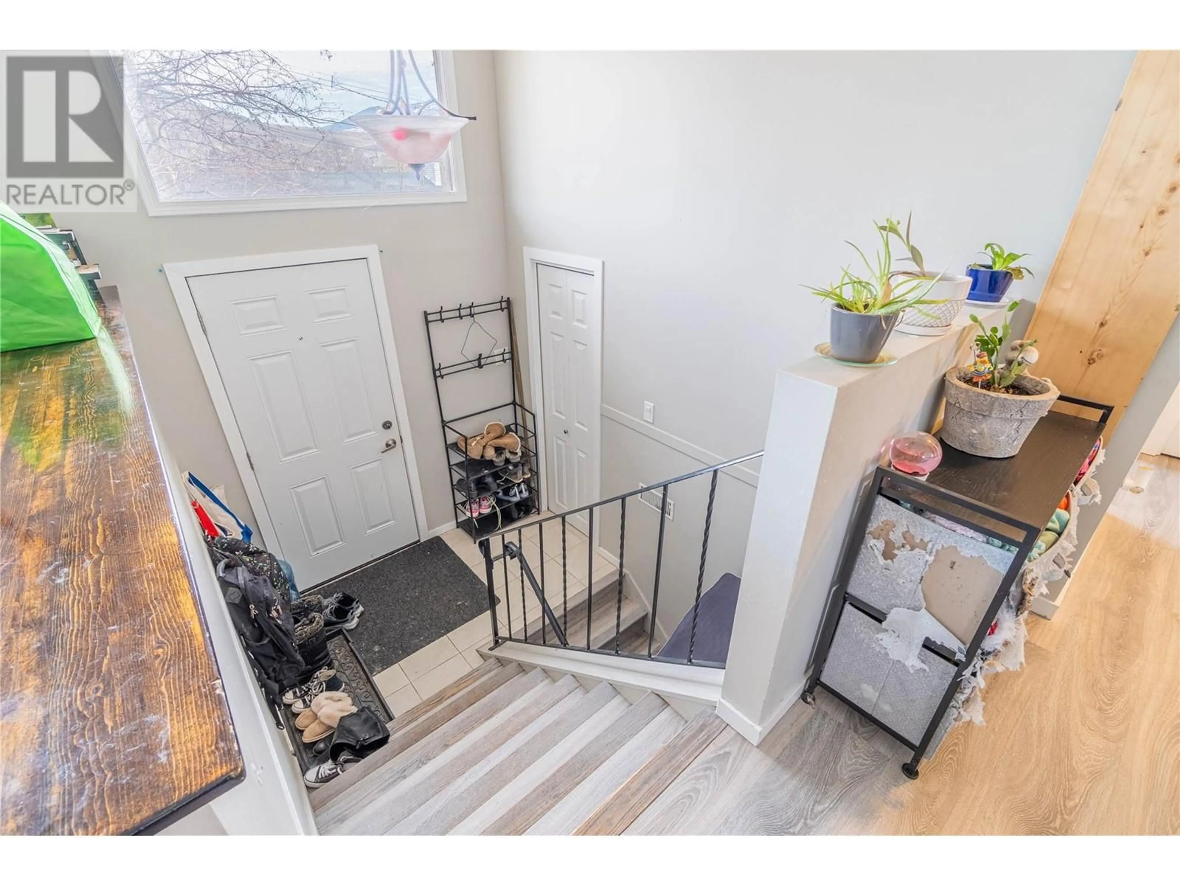 Indoor entryway for 1569 WESTMOUNT DRIVE, Kamloops British Columbia V2B6A1