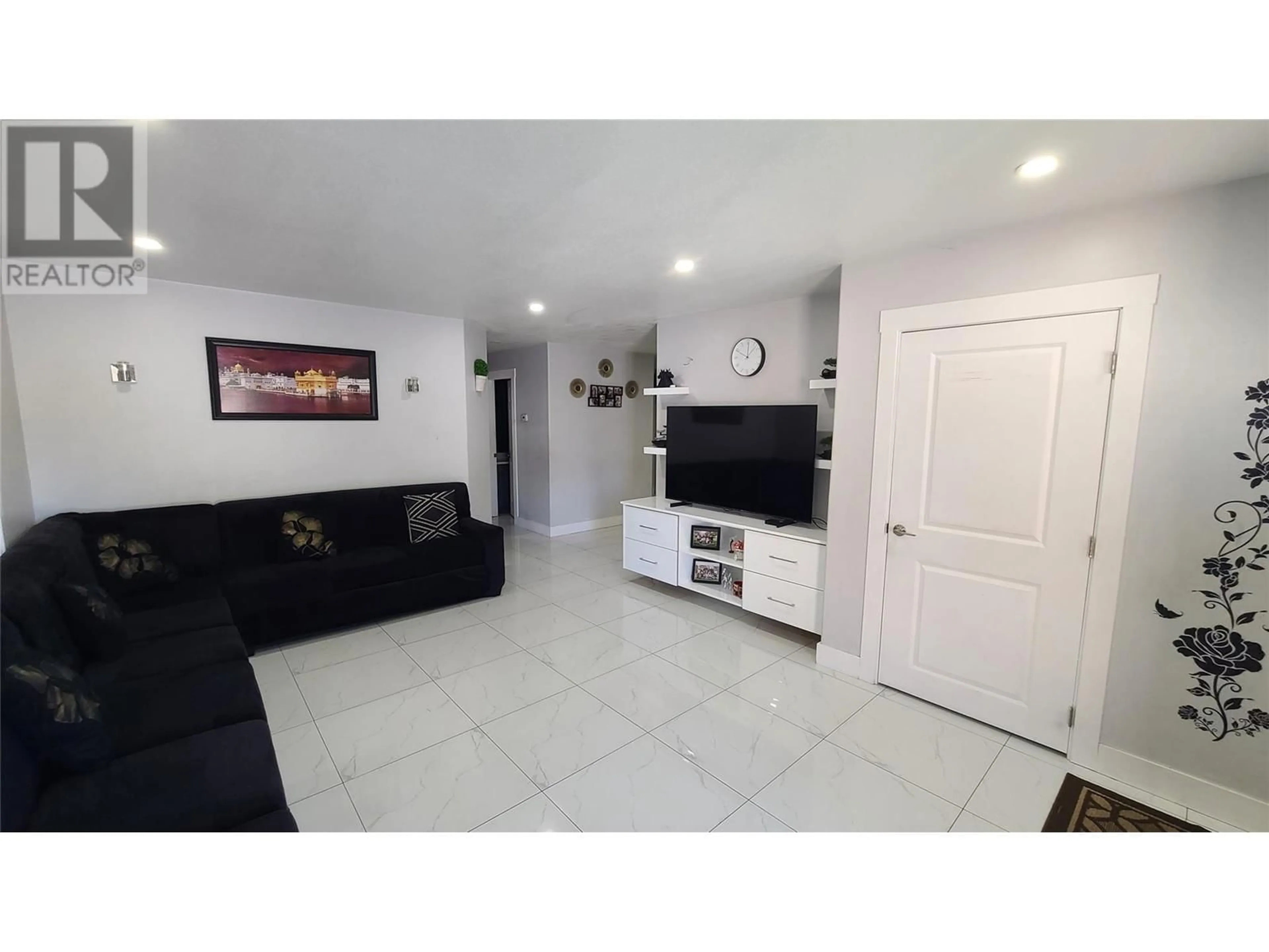 Living room with furniture, unknown for 260 WILLOWS PLACE, Oliver British Columbia V0H1T4
