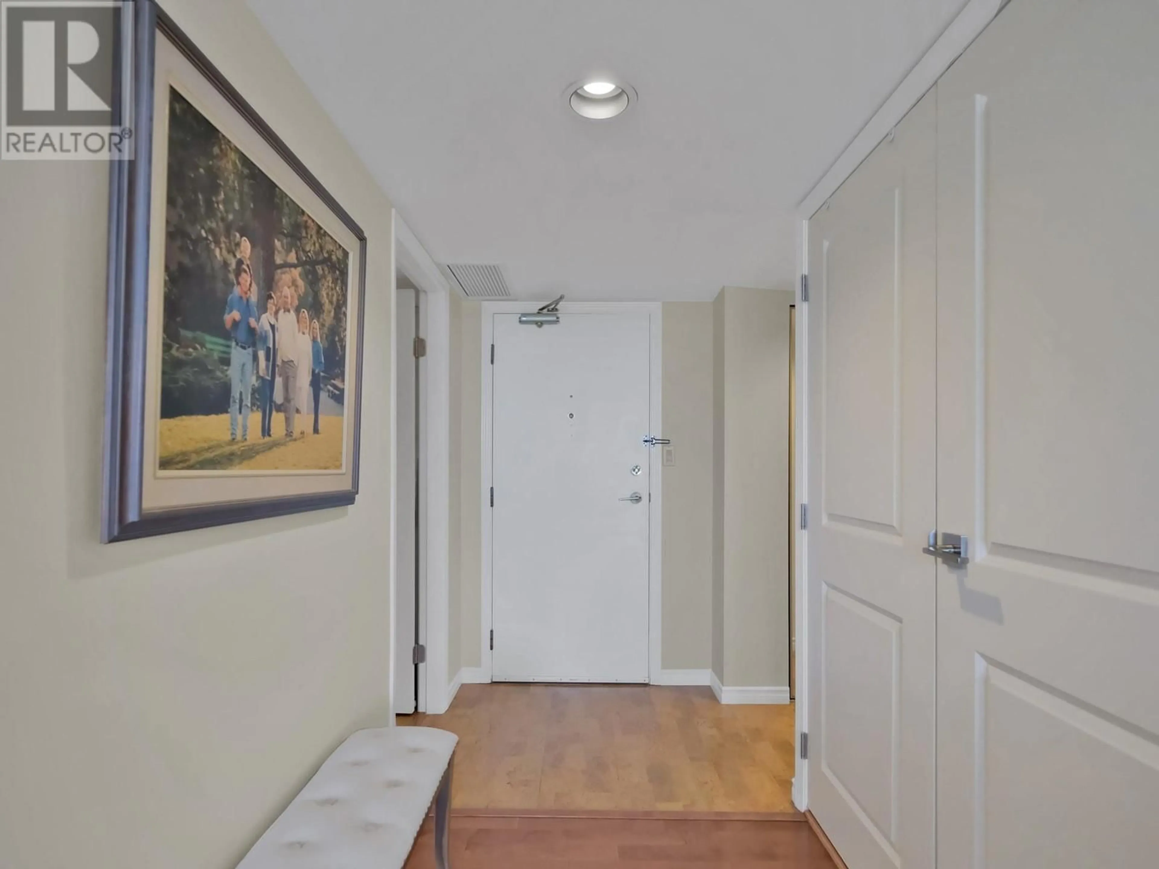 Indoor entryway for 302 - 86 LAKESHORE DRIVE, Penticton British Columbia V2A1B5