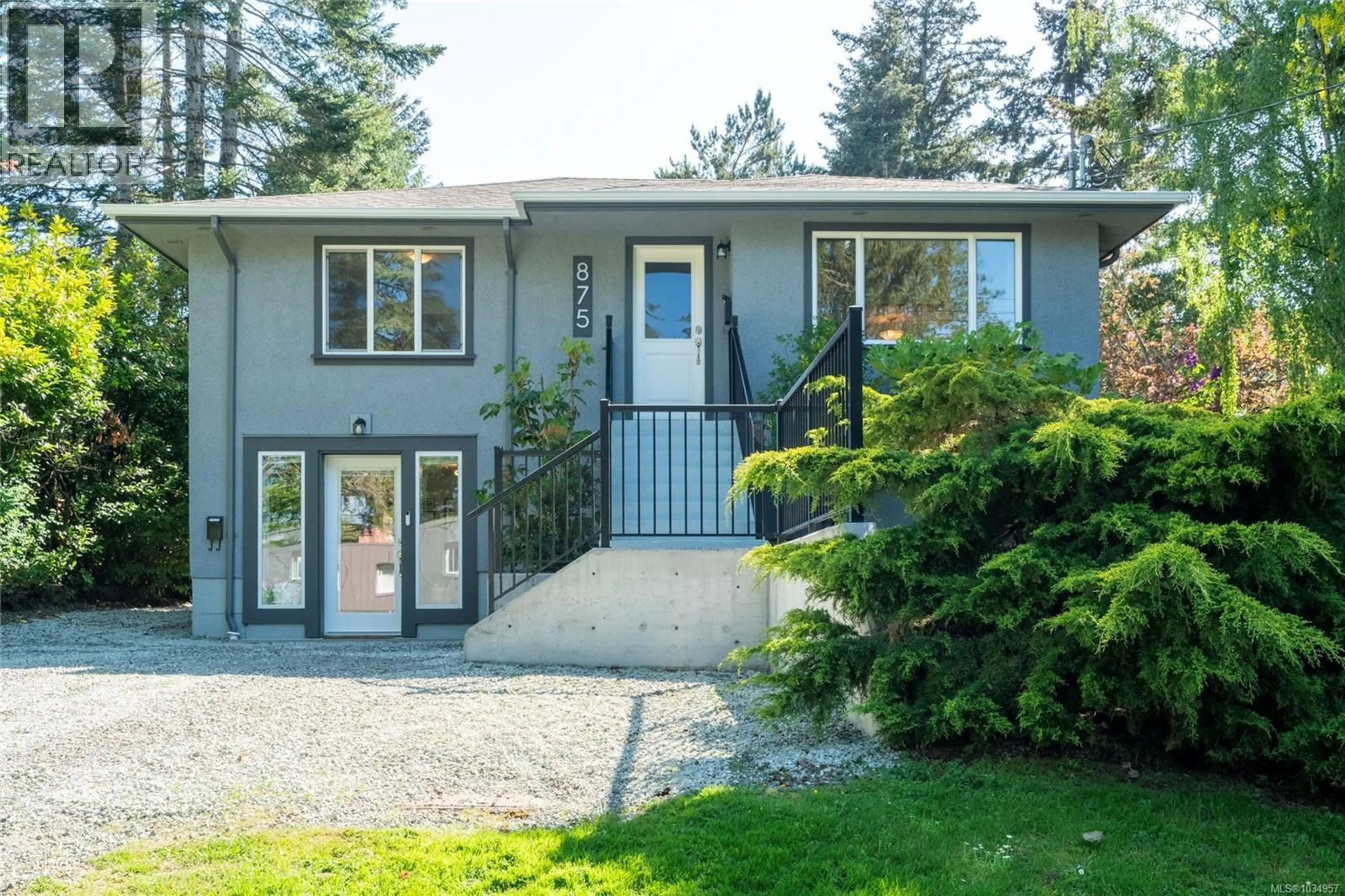 Home with vinyl exterior material, street for 875 GLADIOLA AVENUE, Saanich British Columbia V8Z2T5