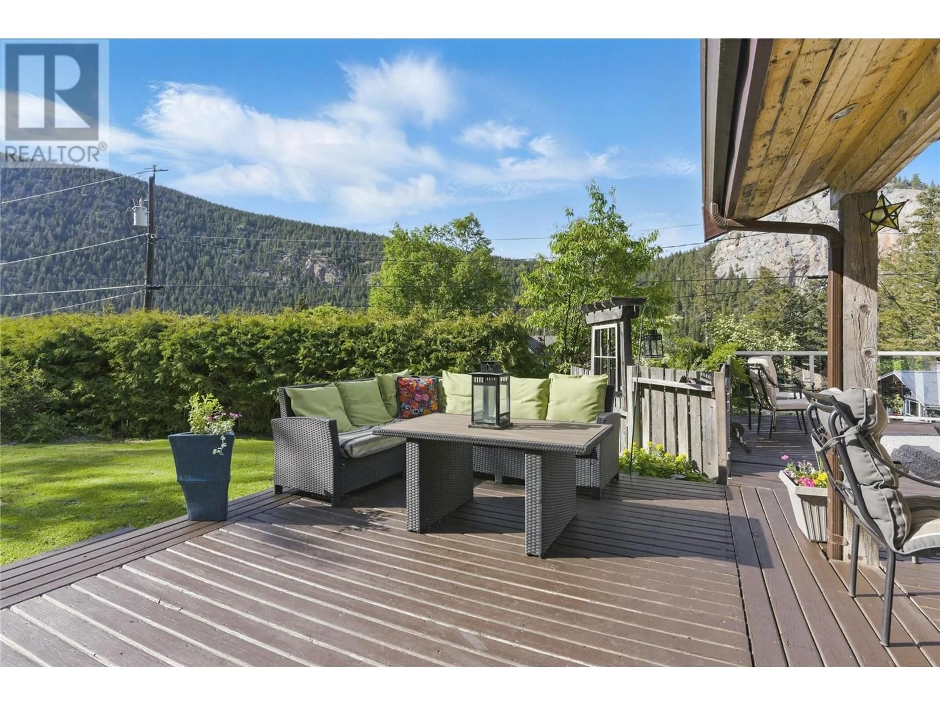 Patio, street for 2250 PAUL LAKE ROAD, Kamloops British Columbia V2H1N9
