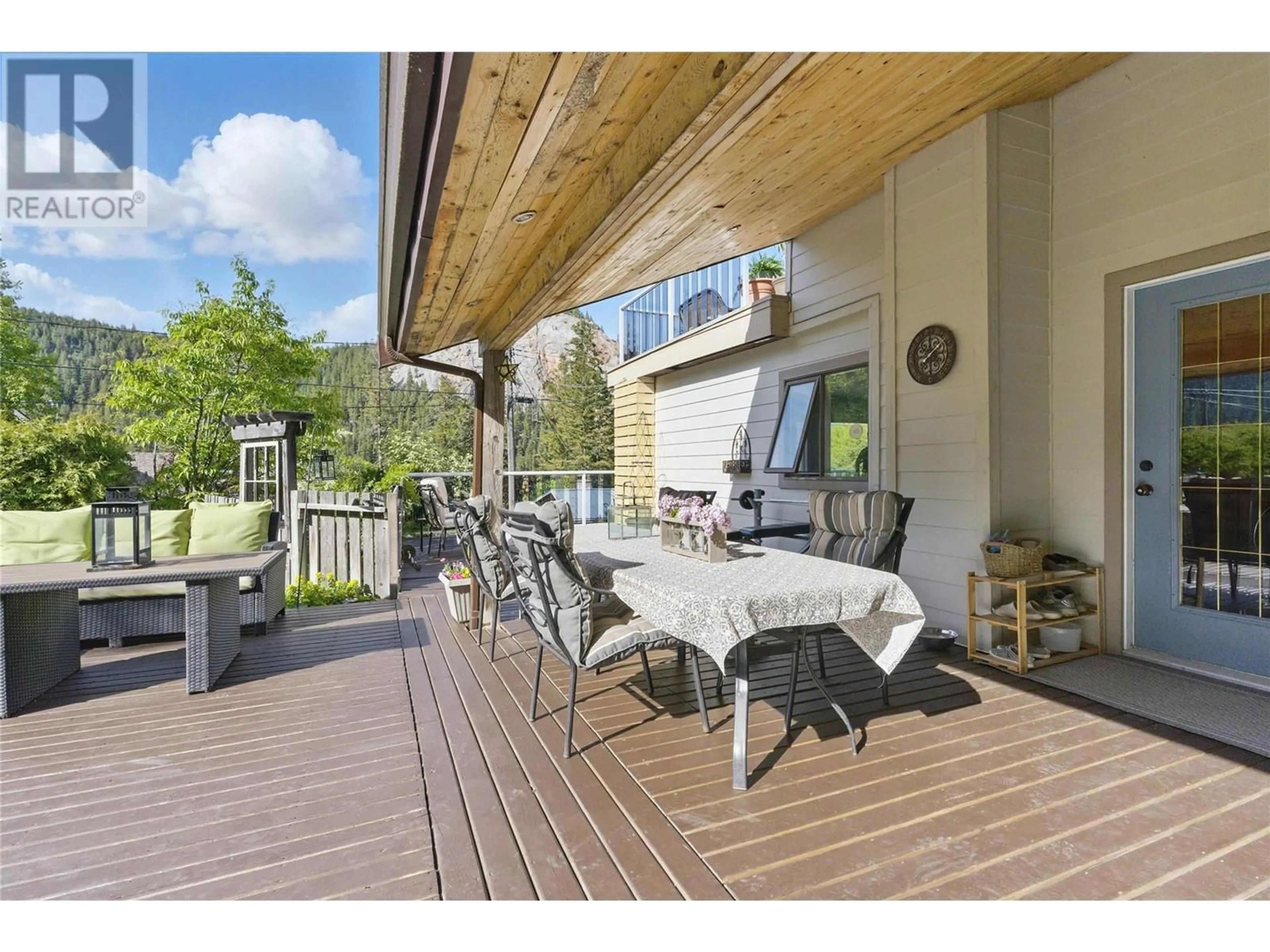 Patio, street for 2250 PAUL LAKE ROAD, Kamloops British Columbia V2H1N9