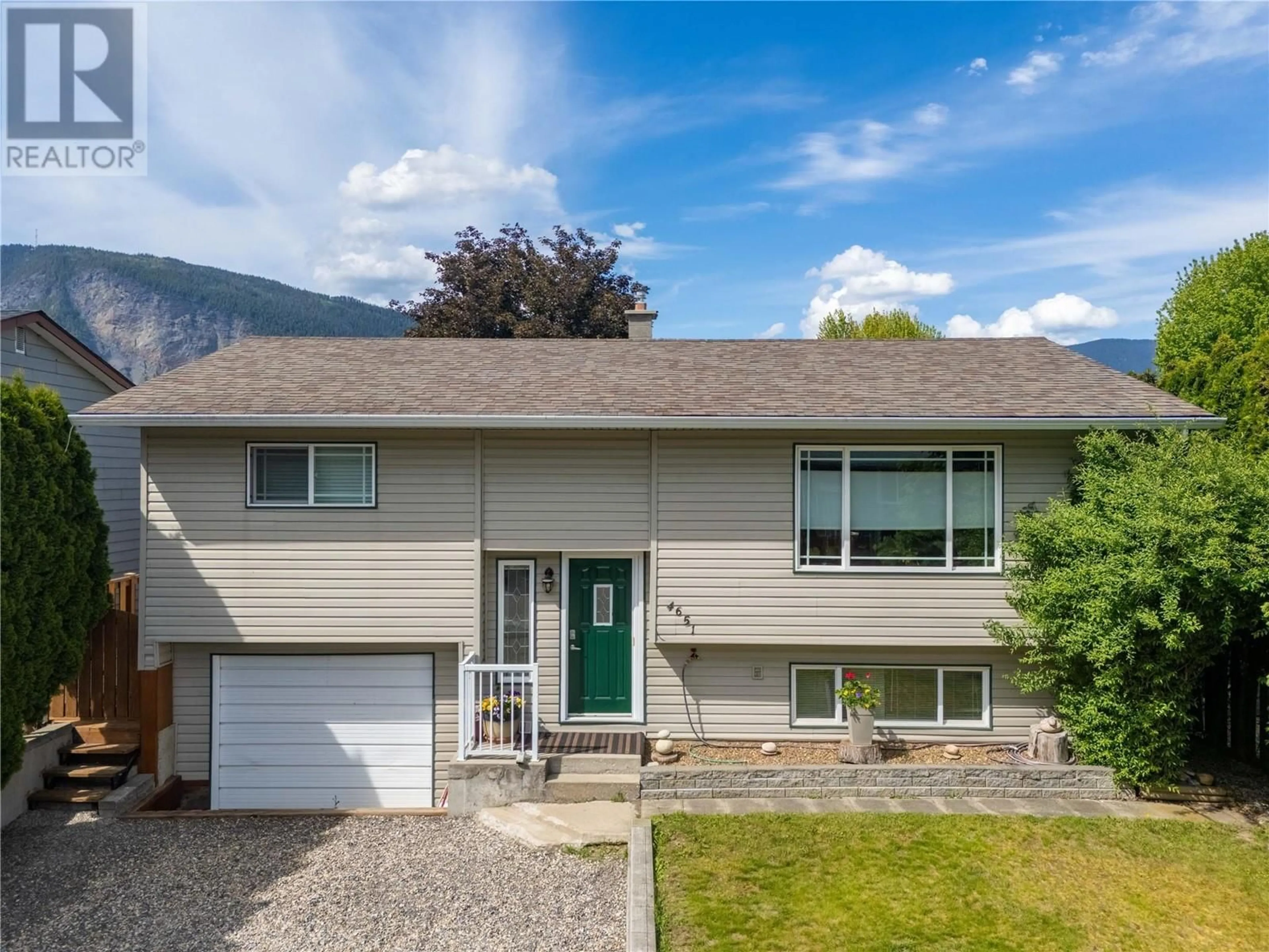 Home with vinyl exterior material, mountain view for 4651 71 AVENUE NORTHEAST, Salmon Arm British Columbia V0E1K0