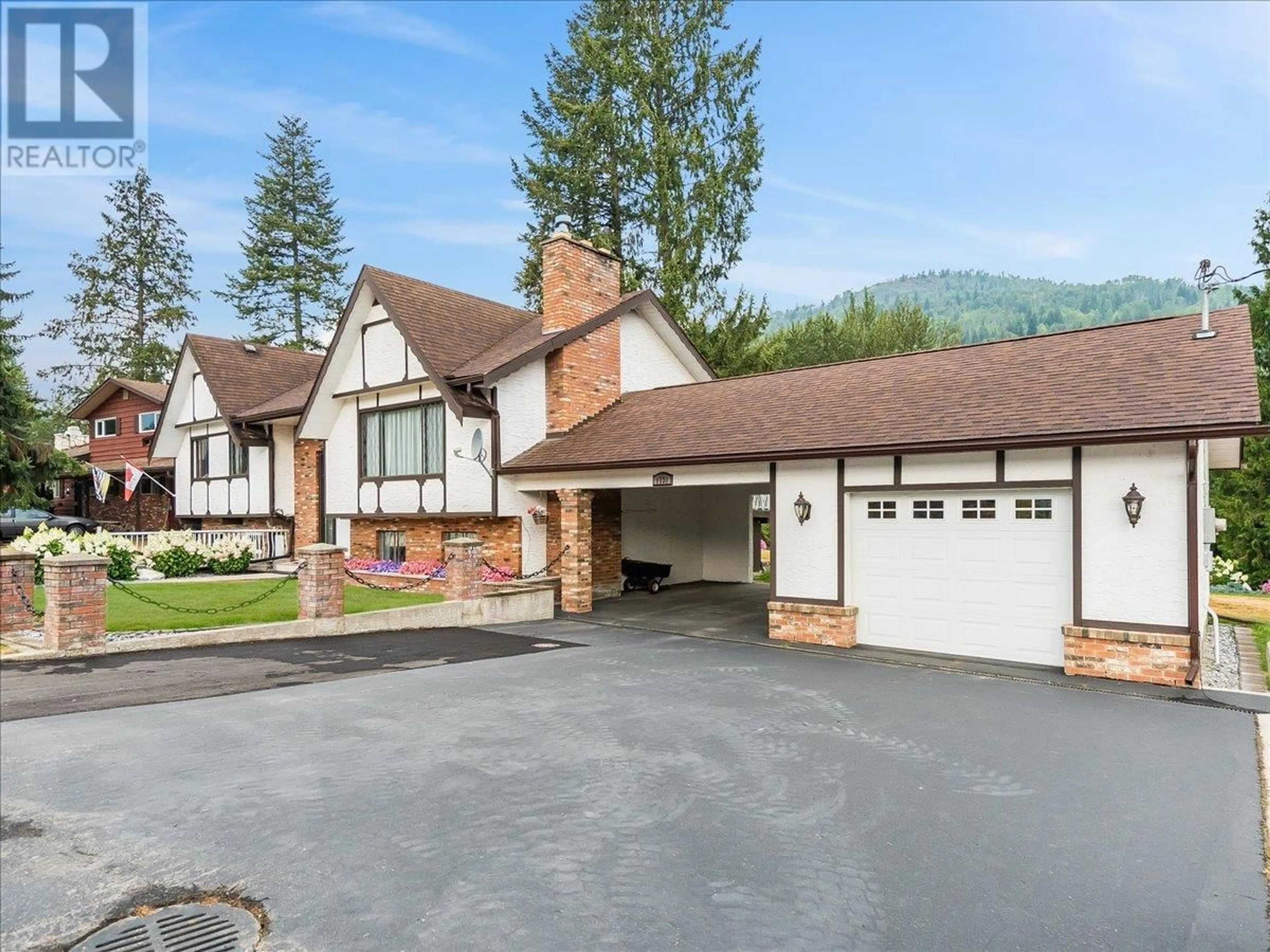 Unknown for 1731 BARRETT DRIVE, Fruitvale British Columbia V0G1L0
