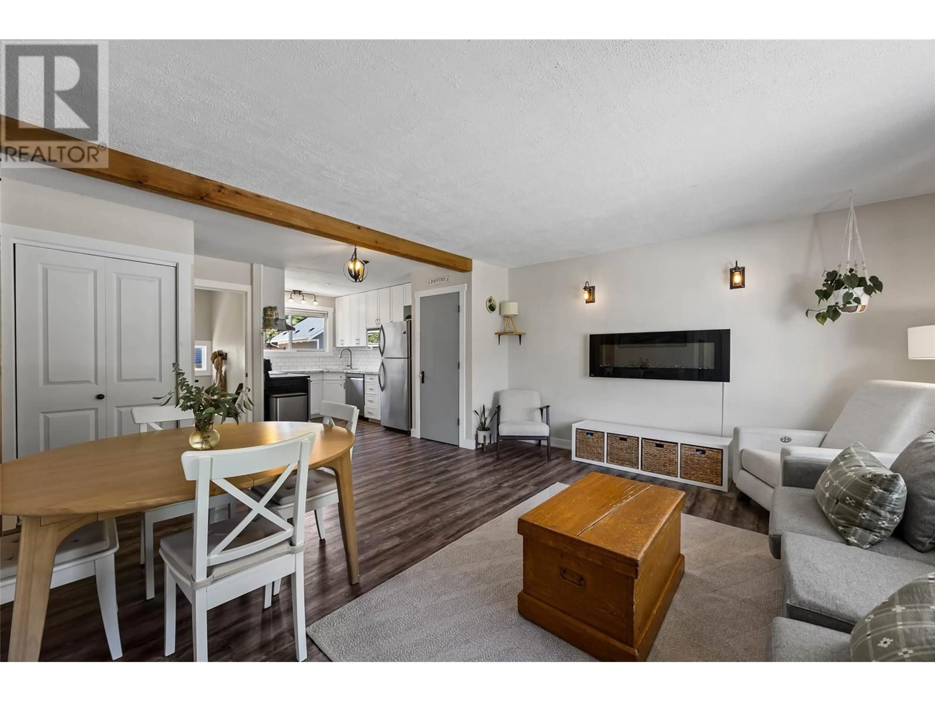 Open concept kitchen, wood/laminate floor for 5678 NORLAND DRIVE, Kamloops British Columbia V2C5H9