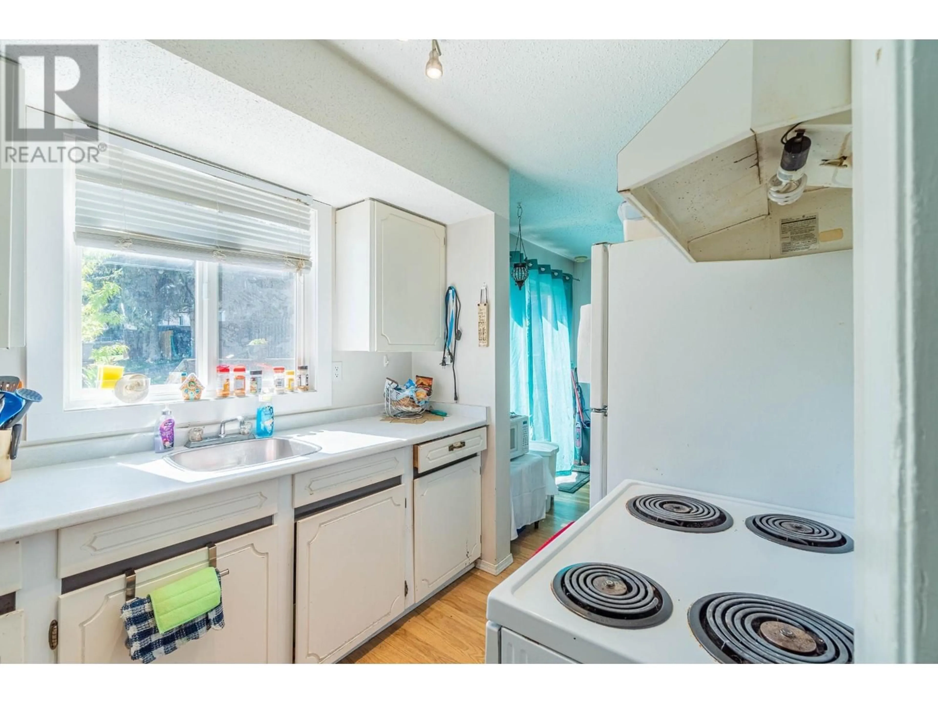 Standard kitchen, unknown for 9 - 1605 SUMMIT DRIVE, Kamloops British Columbia V2E2A5