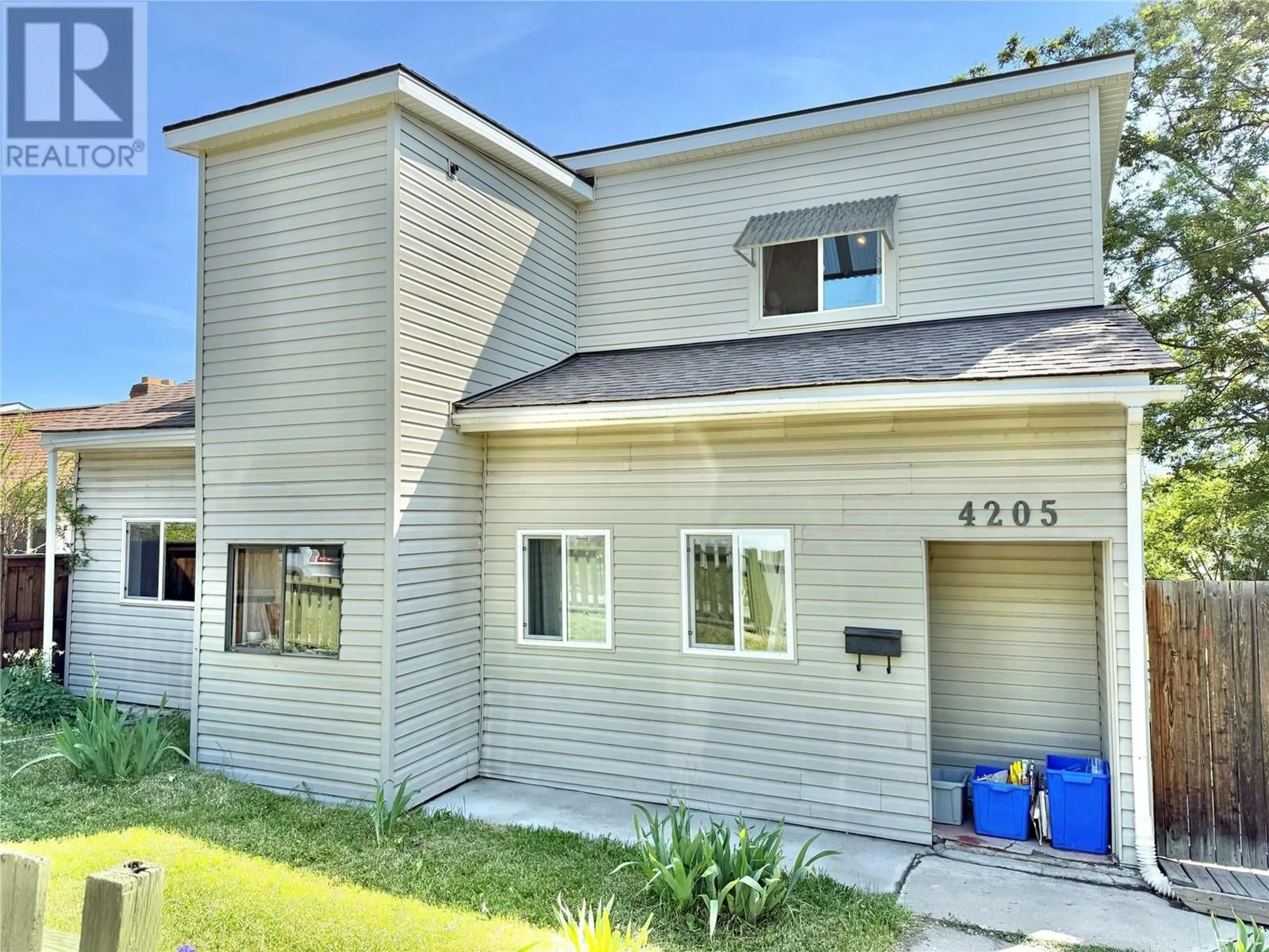Home with vinyl exterior material, unknown for 4205 34 STREET, Vernon British Columbia V1T5Y5