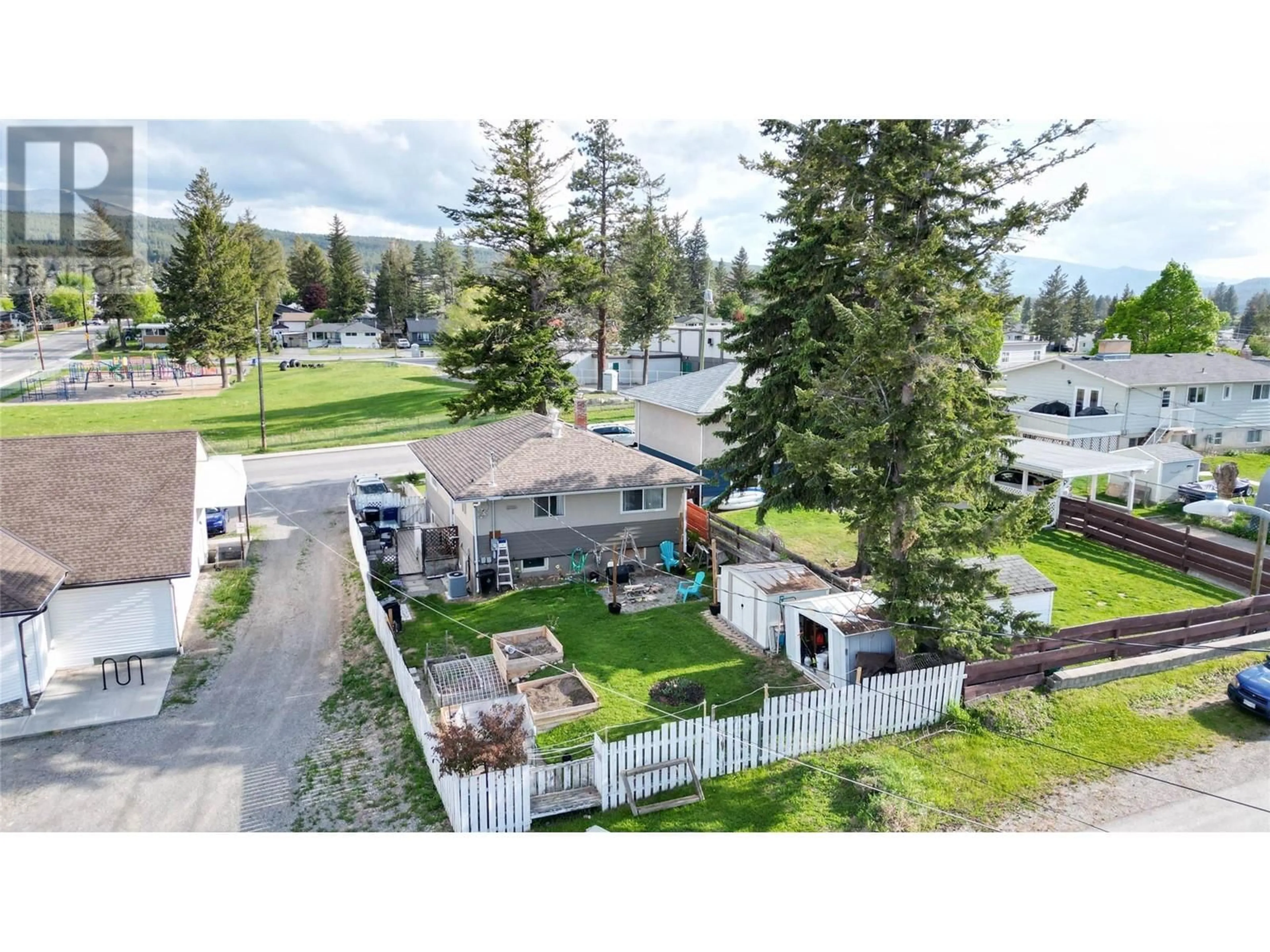 A pic from outside/outdoor area/front of a property/back of a property/a pic from drone, water/lake/river/ocean view for 926 6TH STREET SOUTH, Cranbrook British Columbia V1C1L5