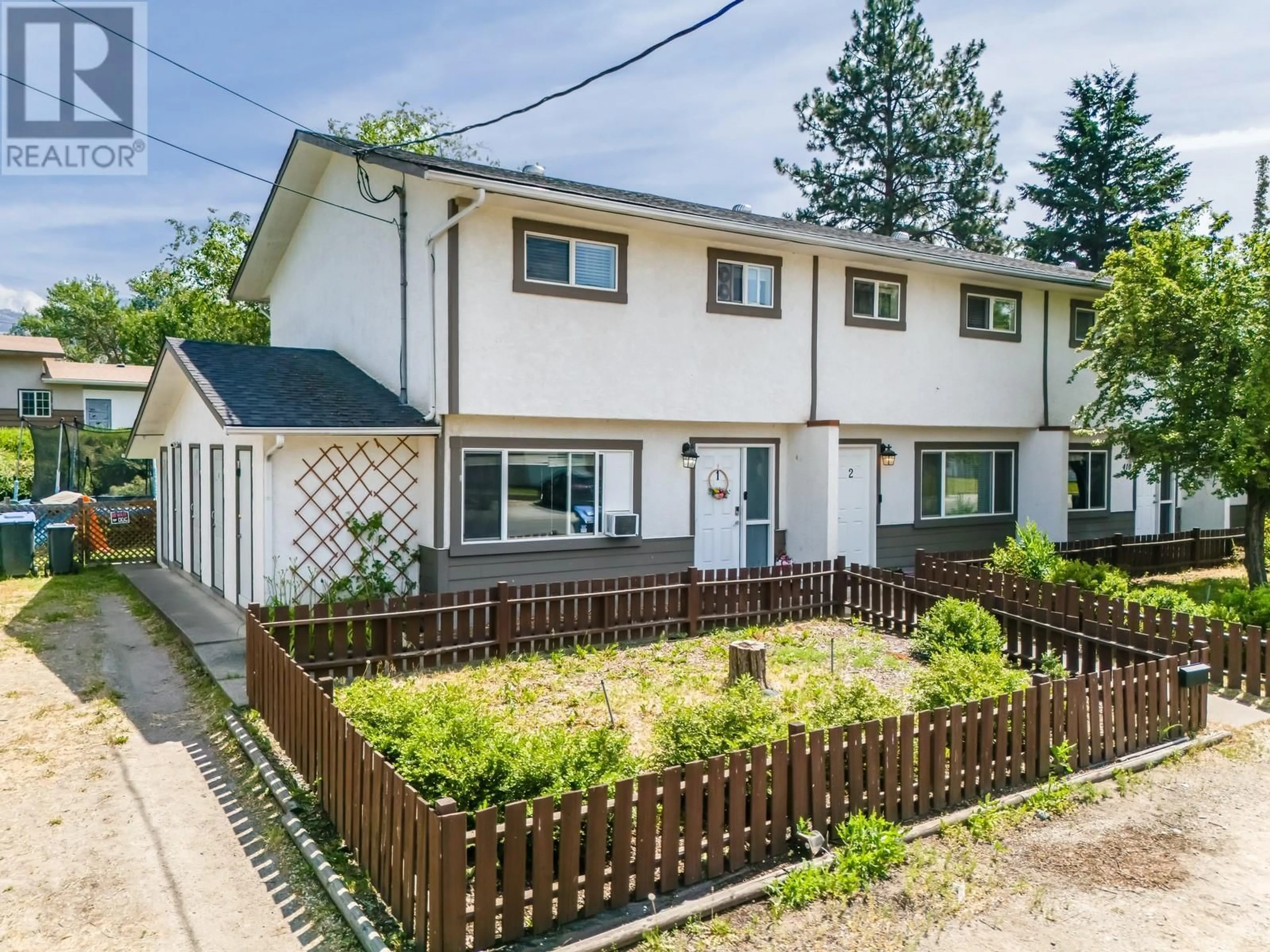 A pic from outside/outdoor area/front of a property/back of a property/a pic from drone, street for 410 HOLBROOK ROAD WEST, Kelowna British Columbia V1X1S3