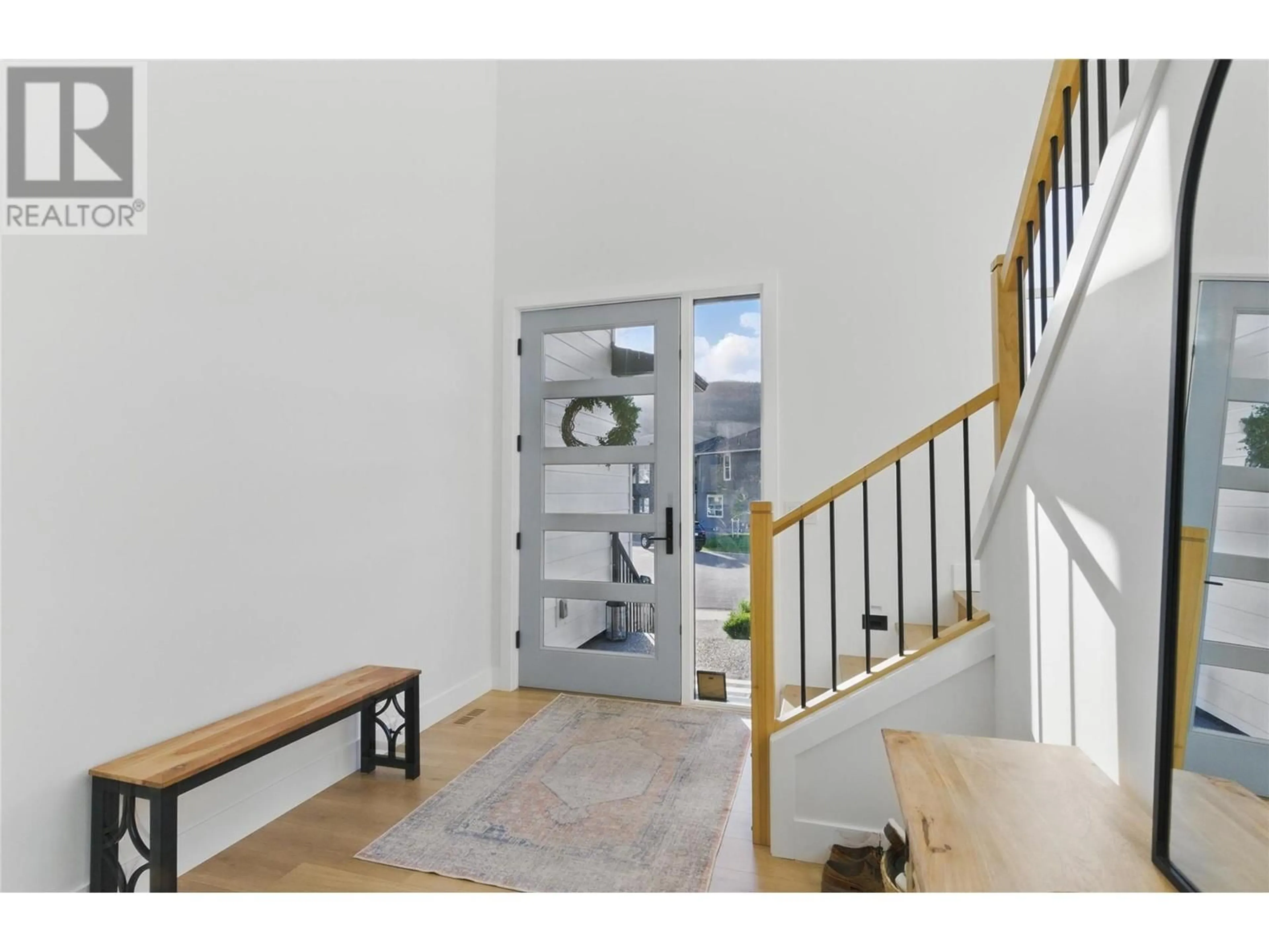 Indoor entryway for 2744 BEACHMOUNT CRESCENT, Kamloops British Columbia V2B0E6
