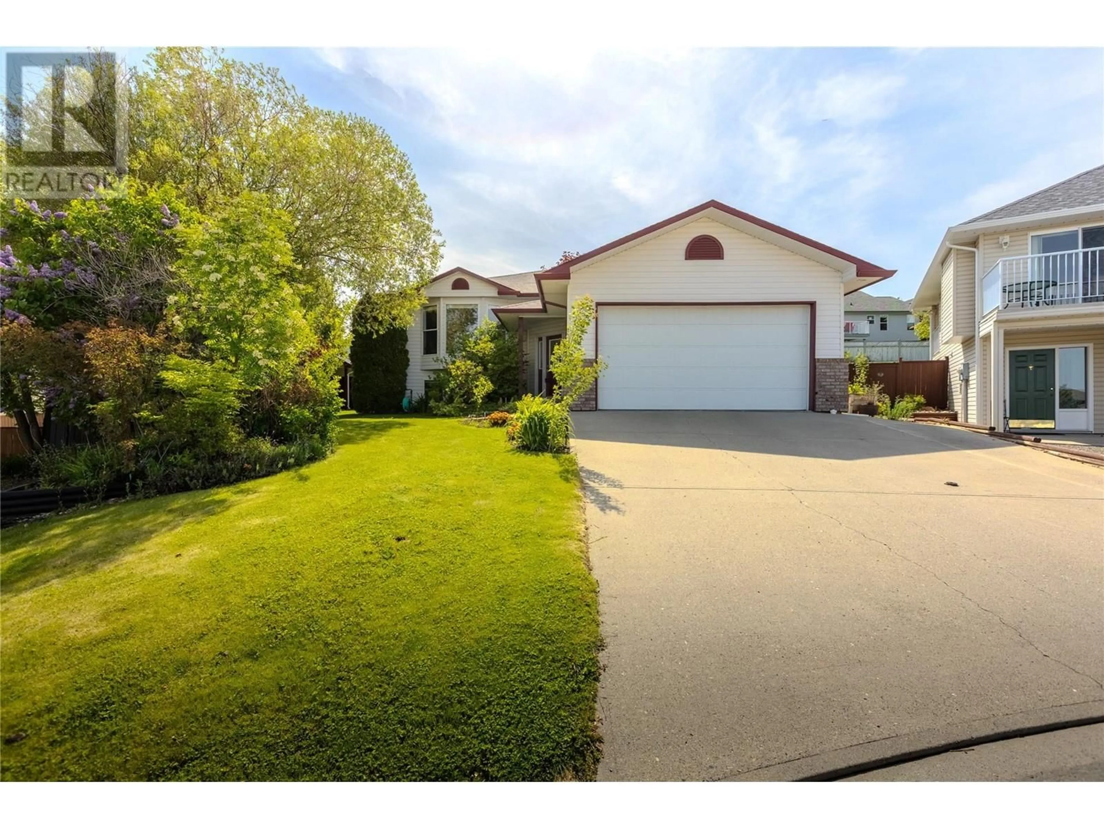 A pic from outside/outdoor area/front of a property/back of a property/a pic from drone, street for 2336 WHITBURN CRESCENT, Kamloops British Columbia V1S1W4