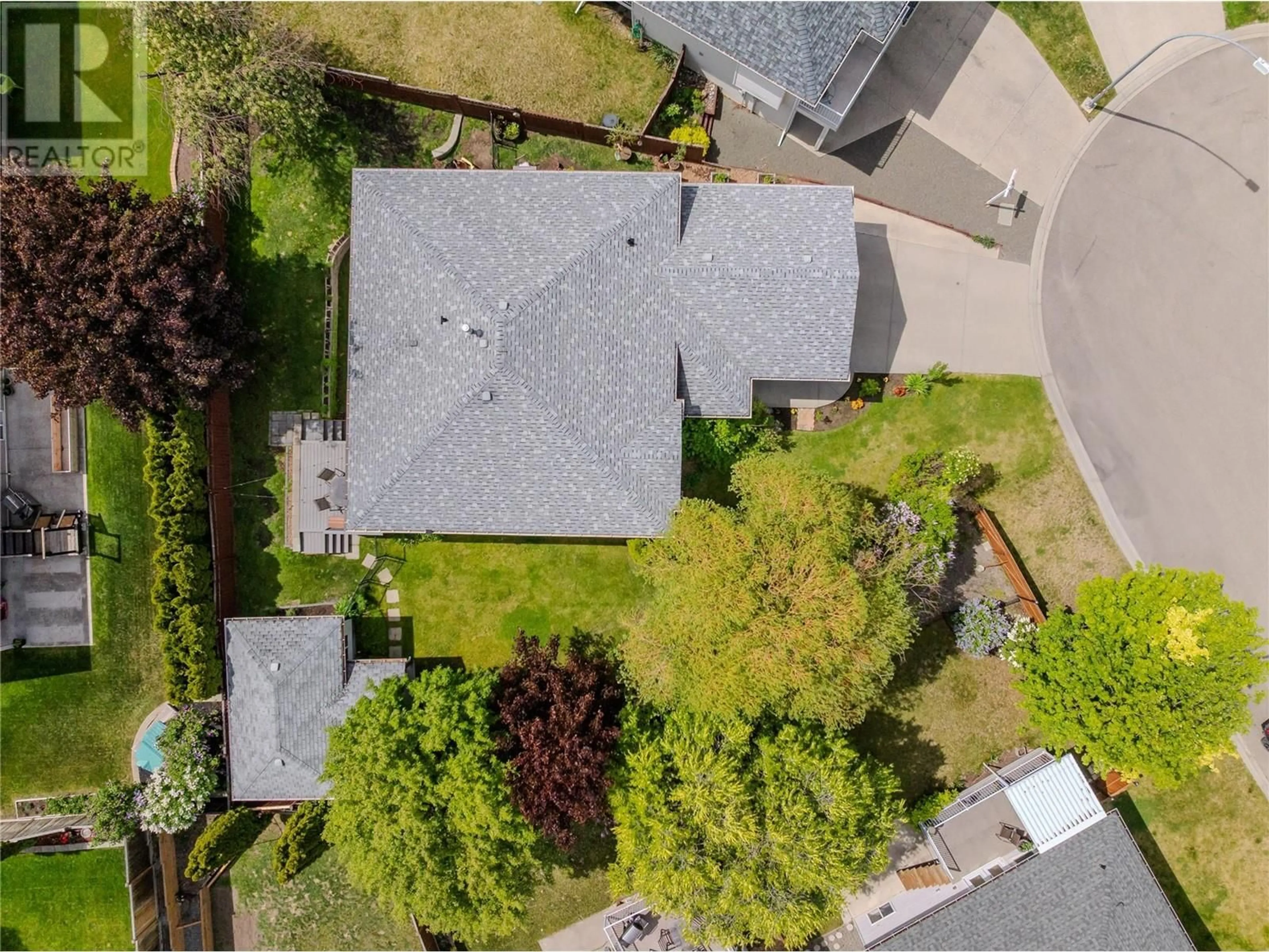 A pic from outside/outdoor area/front of a property/back of a property/a pic from drone, street for 2336 WHITBURN CRESCENT, Kamloops British Columbia V1S1W4