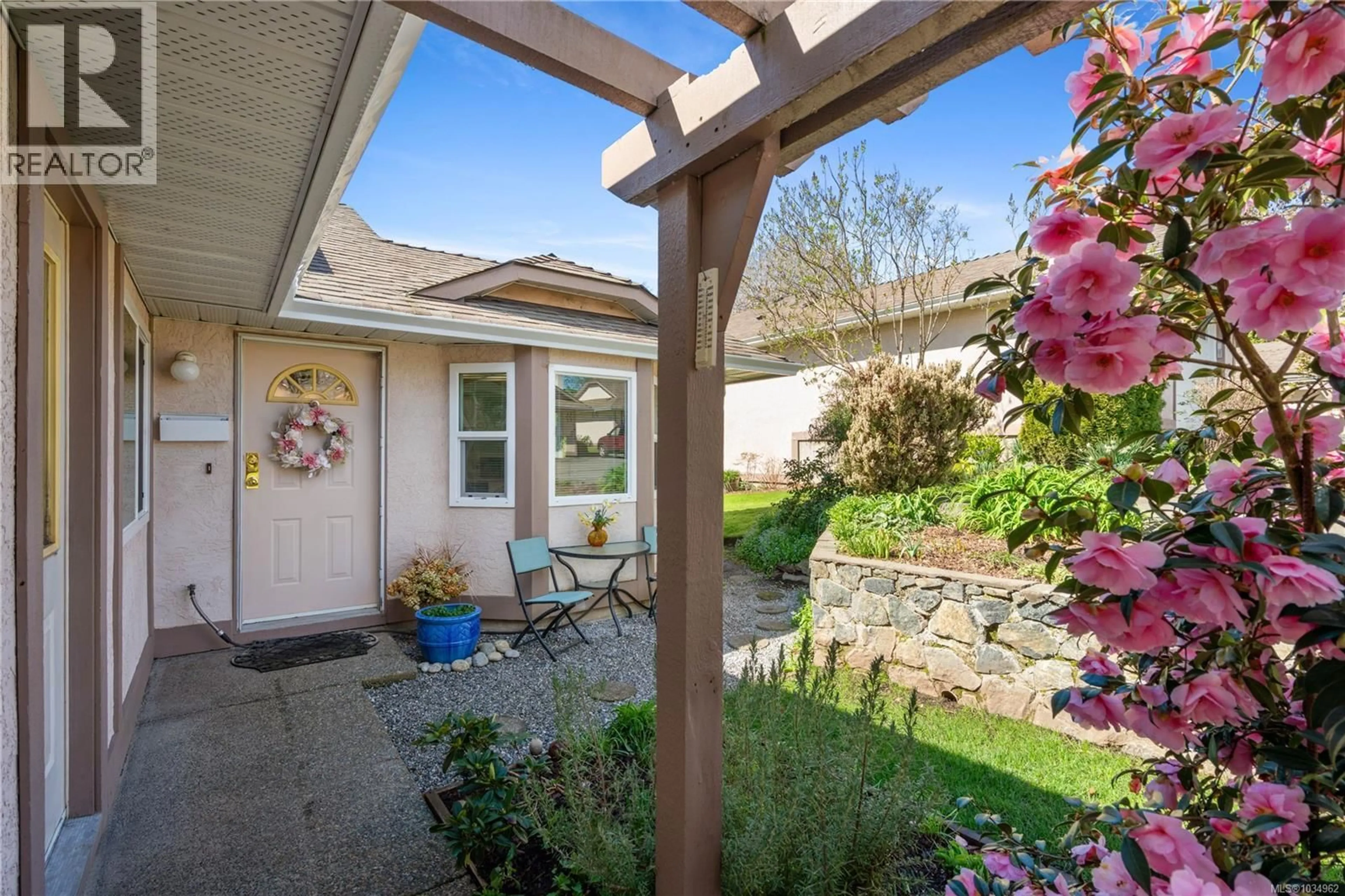 Patio, street for 20 - 4120 INTERURBAN ROAD, Saanich British Columbia V8Z6W7