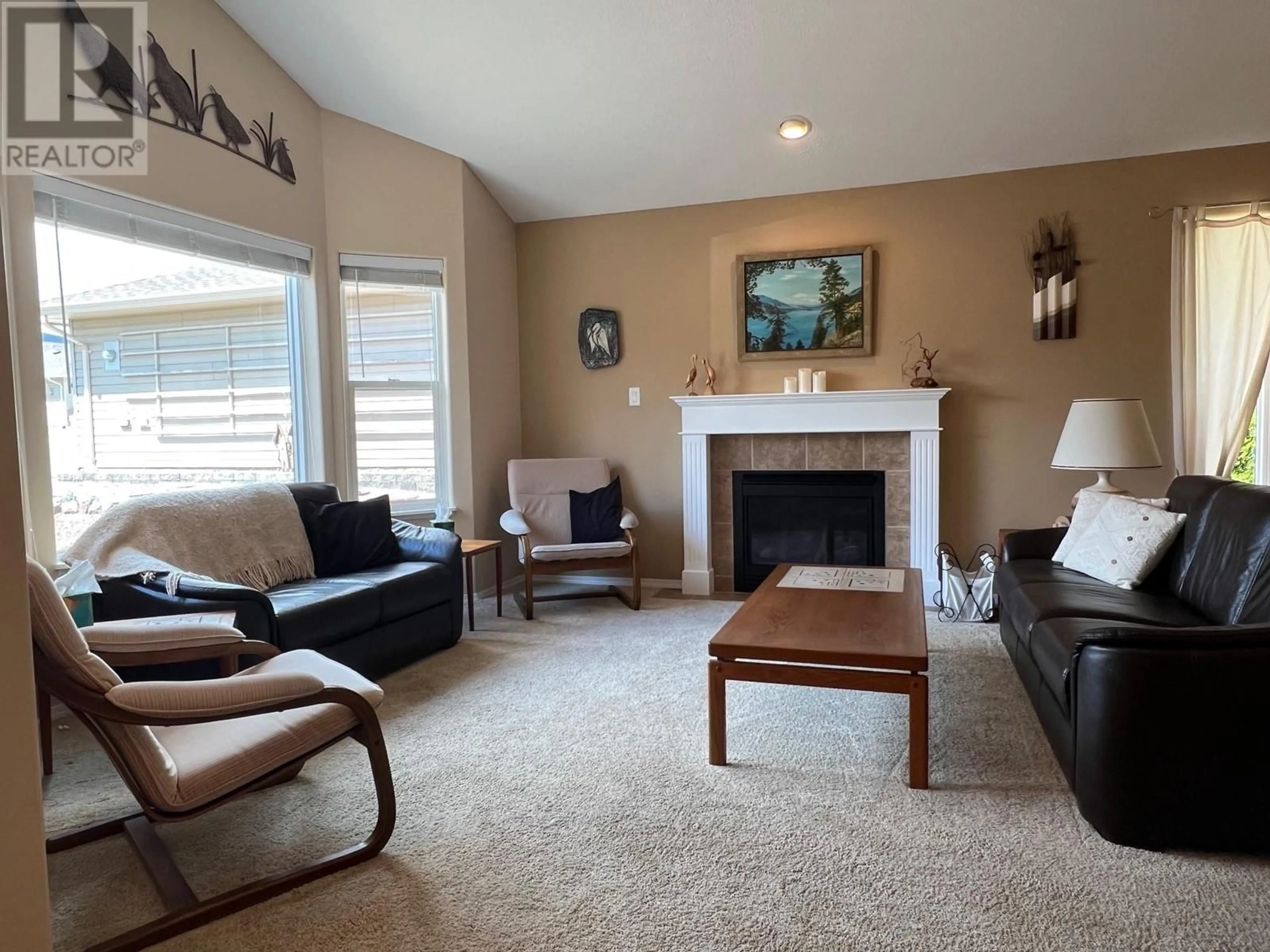 Living room with furniture, unknown for 431 4 STREET, Vernon British Columbia V1H1Z1