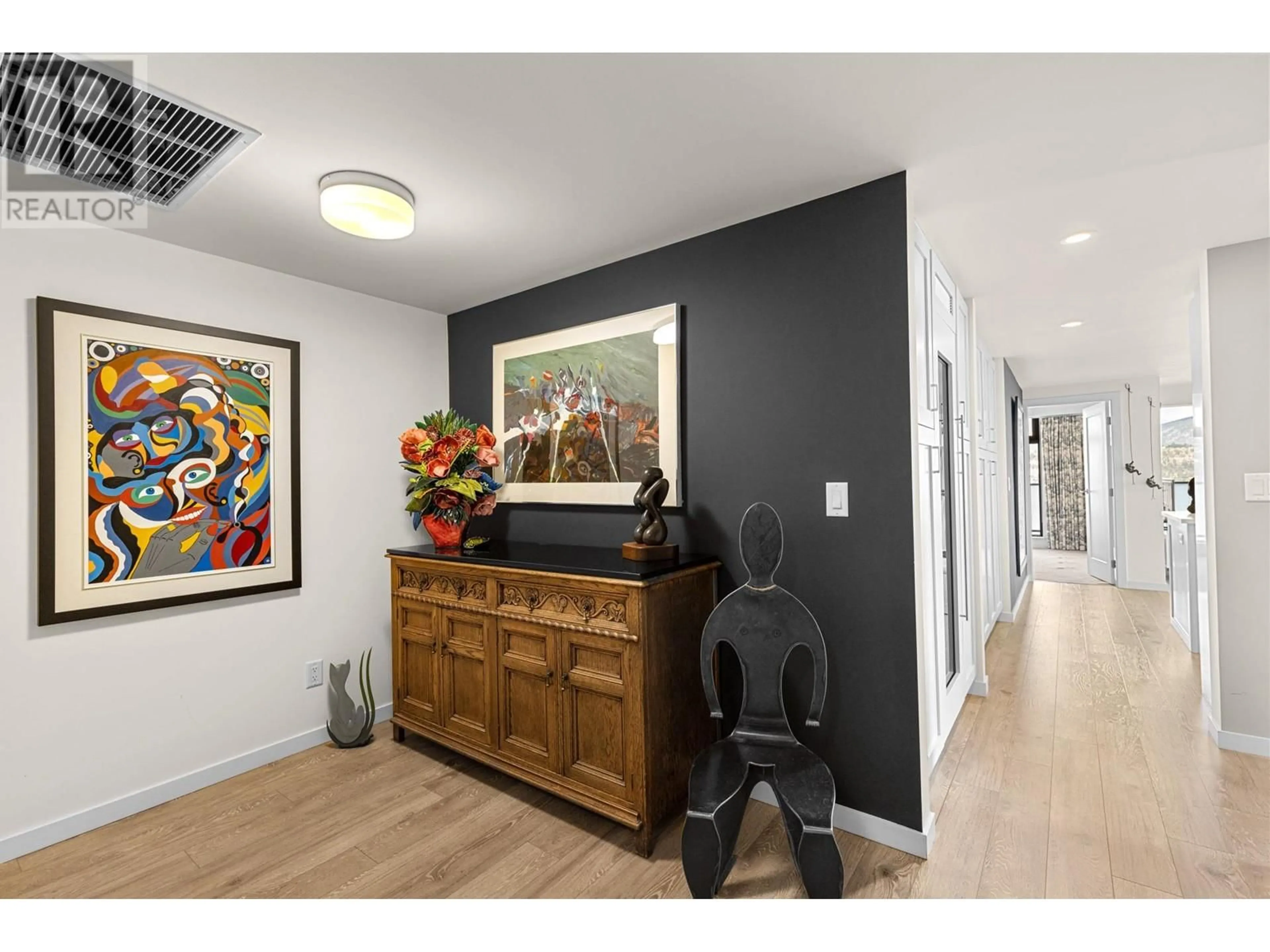 Indoor foyer for 1306 - 485 GROVES AVENUE, Kelowna British Columbia V1Y0C1