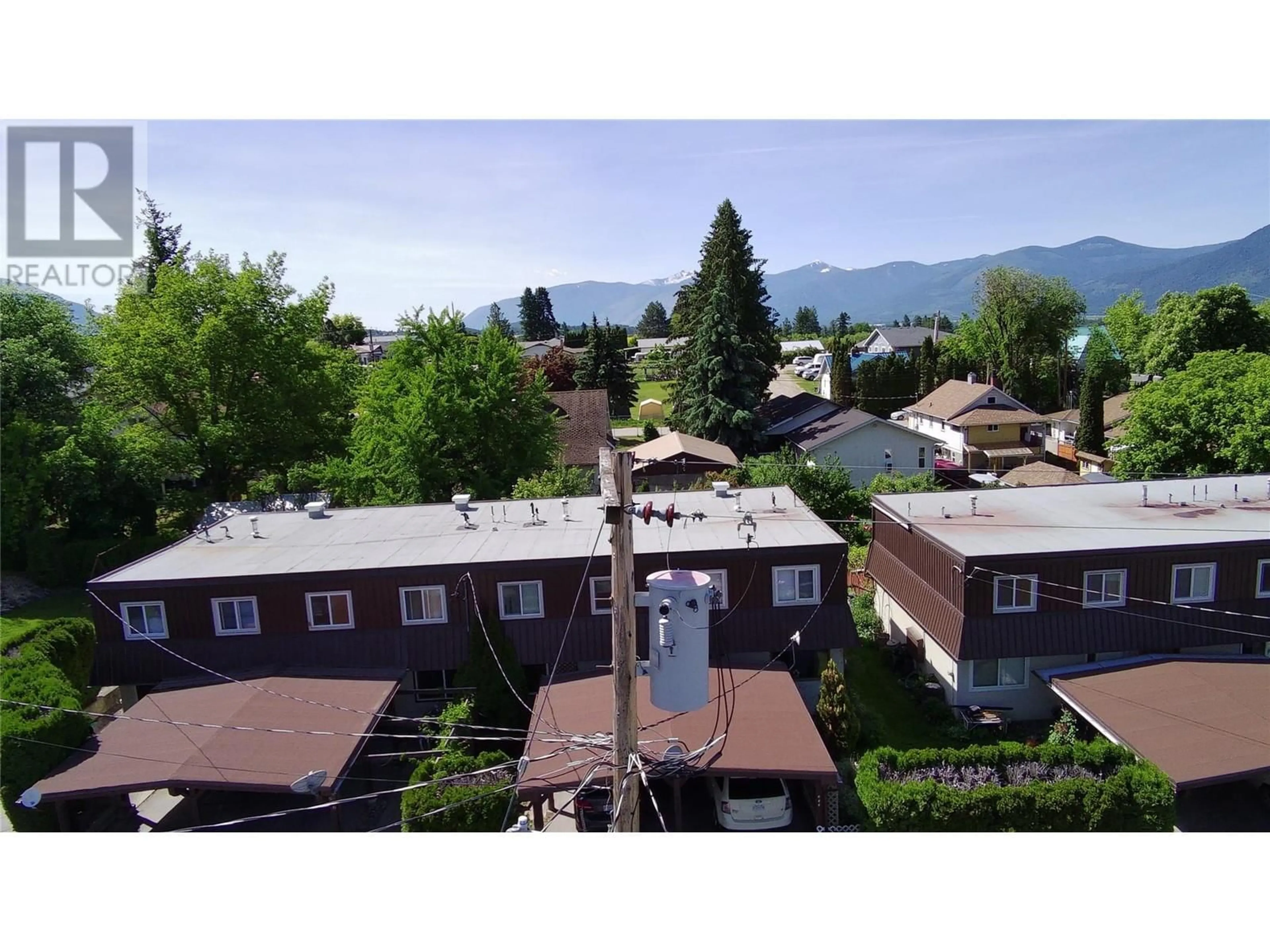 A pic from outside/outdoor area/front of a property/back of a property/a pic from drone, mountain view for 924 DOGWOOD STREET HEIGHTS, Creston British Columbia V0B1G3