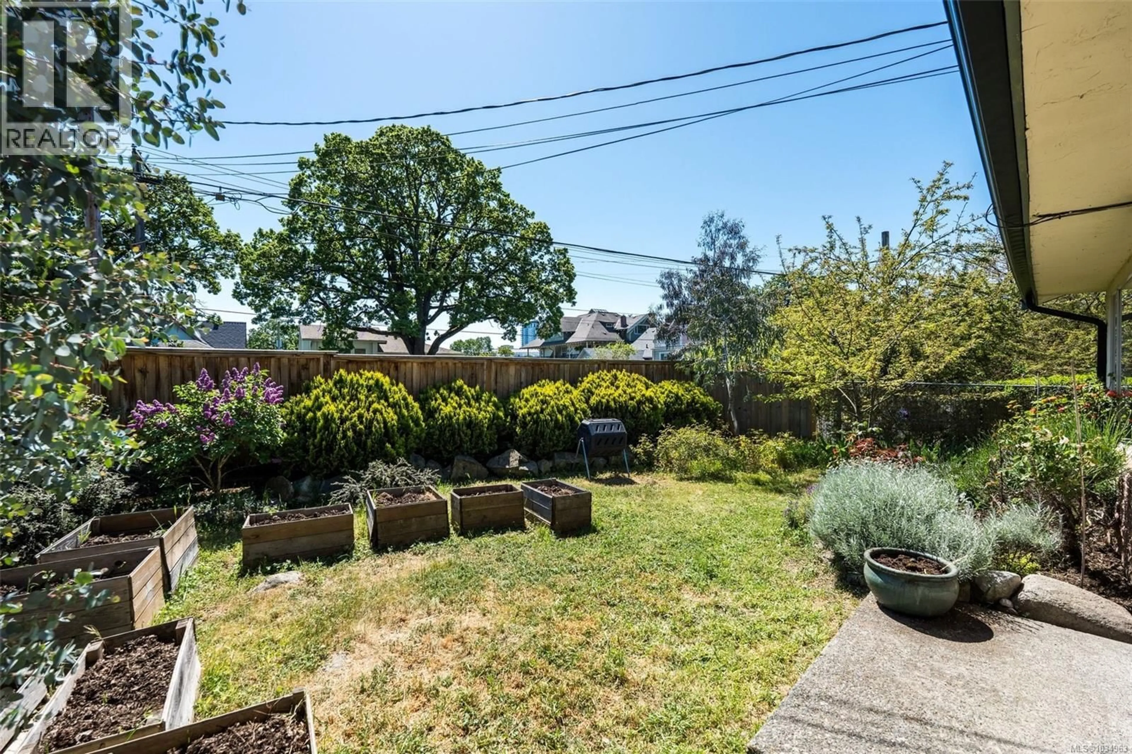 Patio, street for 918 BAY STREET, Victoria British Columbia V8T1R7