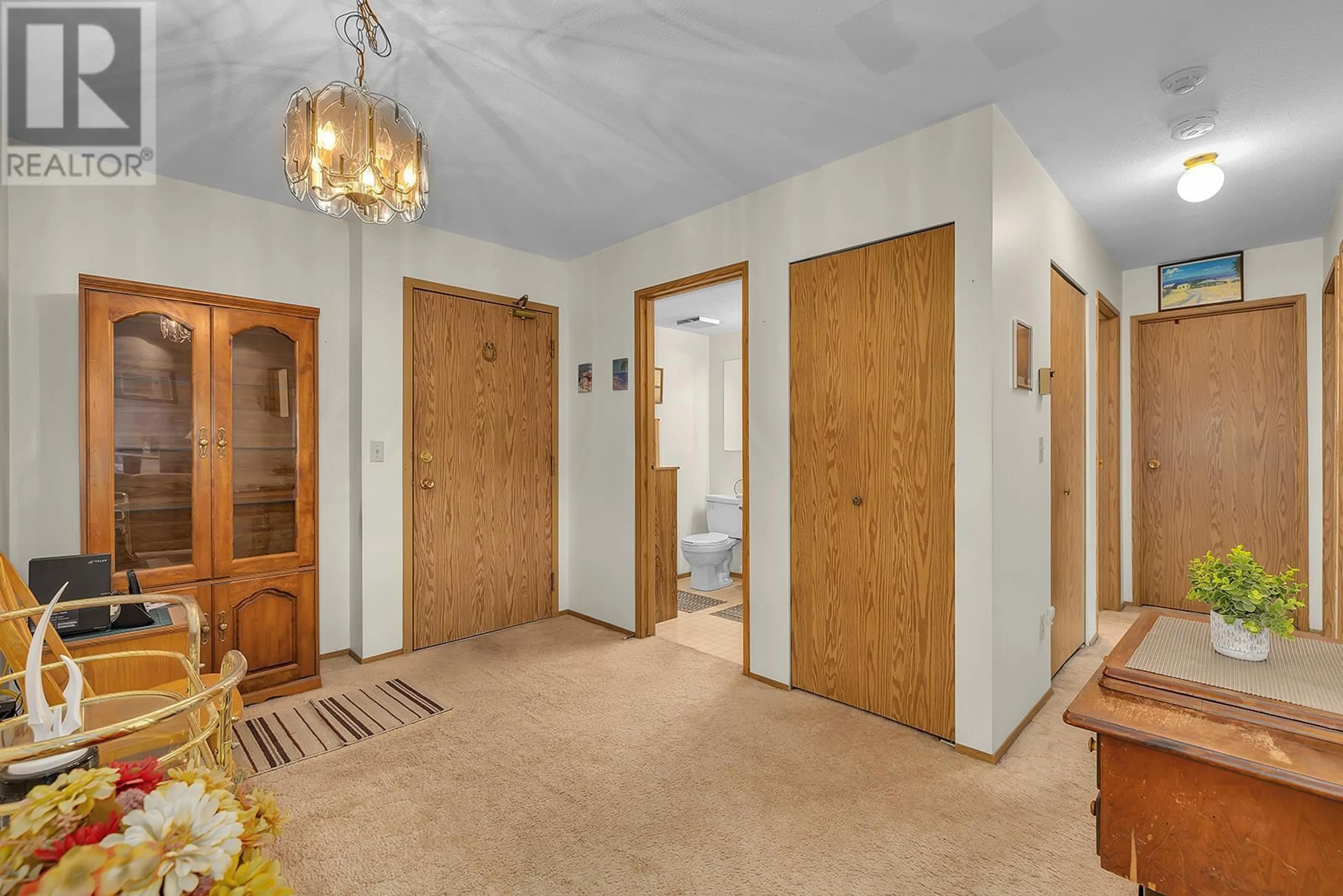 Indoor entryway for 208 - 3160 DE MONTREUIL COURT, Kelowna British Columbia V1W3W3