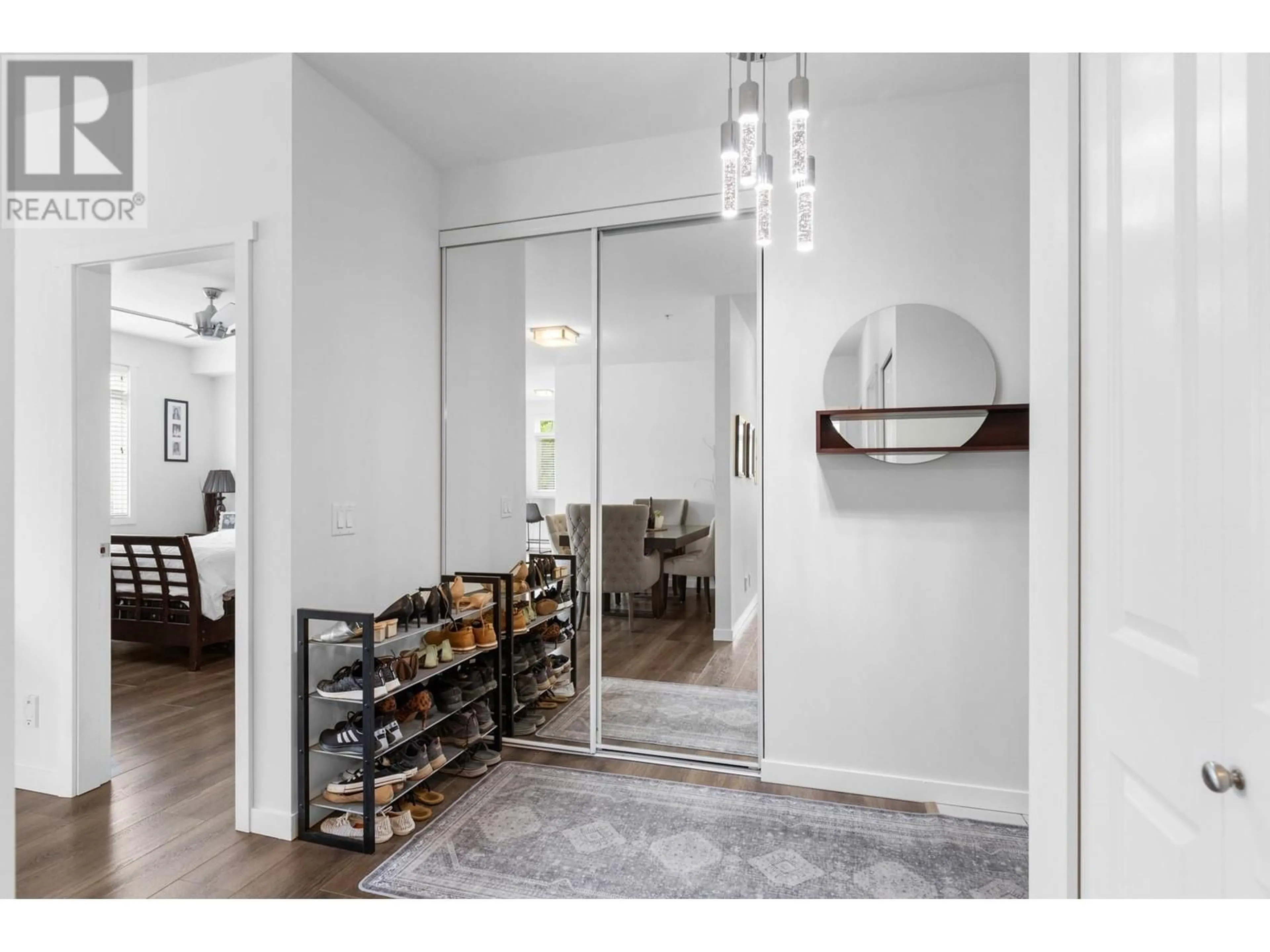Indoor entryway for 303 - 1350 RIDGEWAY DRIVE, Kelowna British Columbia V1Y9T8