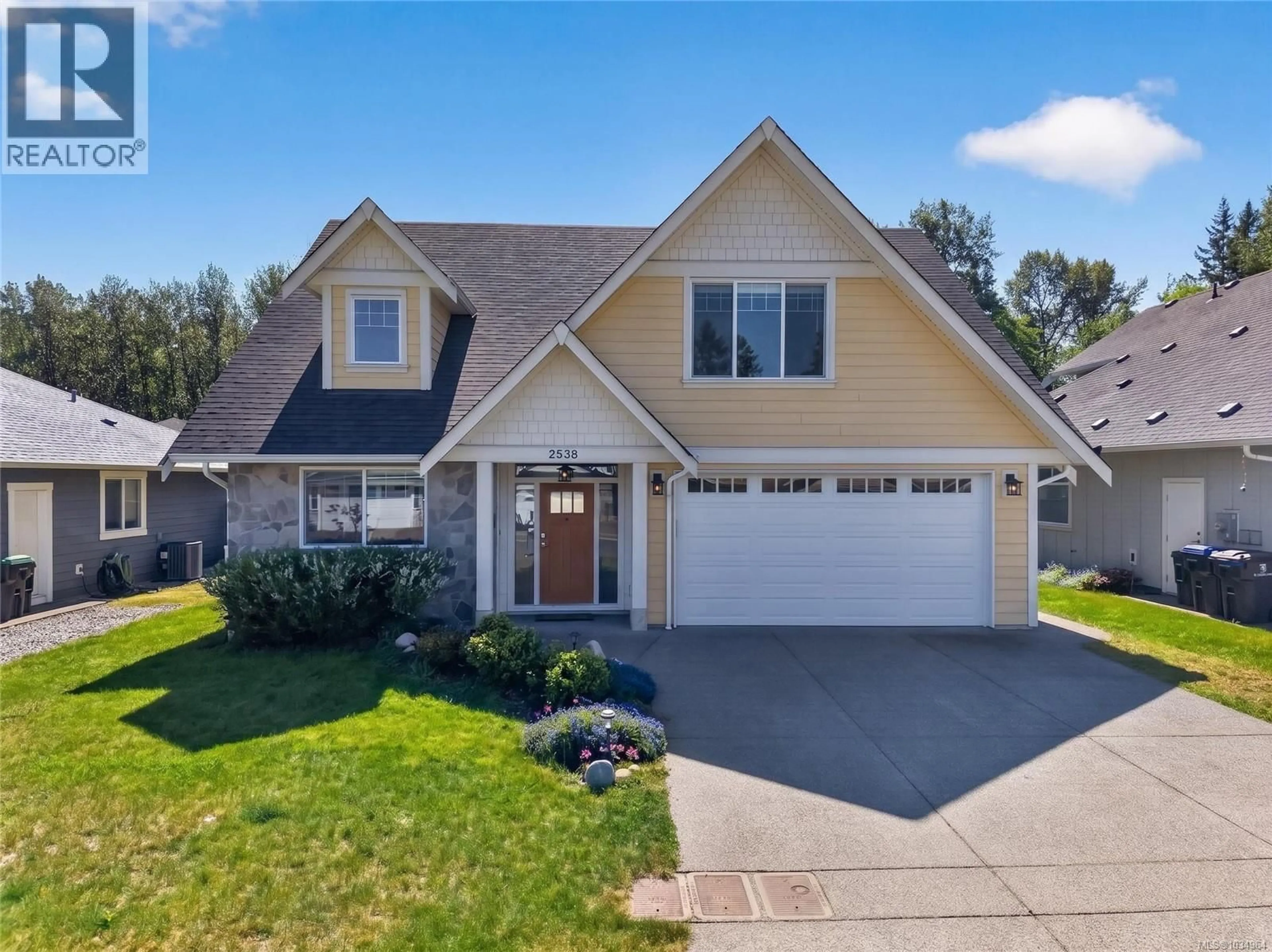 Home with vinyl exterior material, street for 2538 BRANCH AVENUE, Courtenay British Columbia V9N9J9