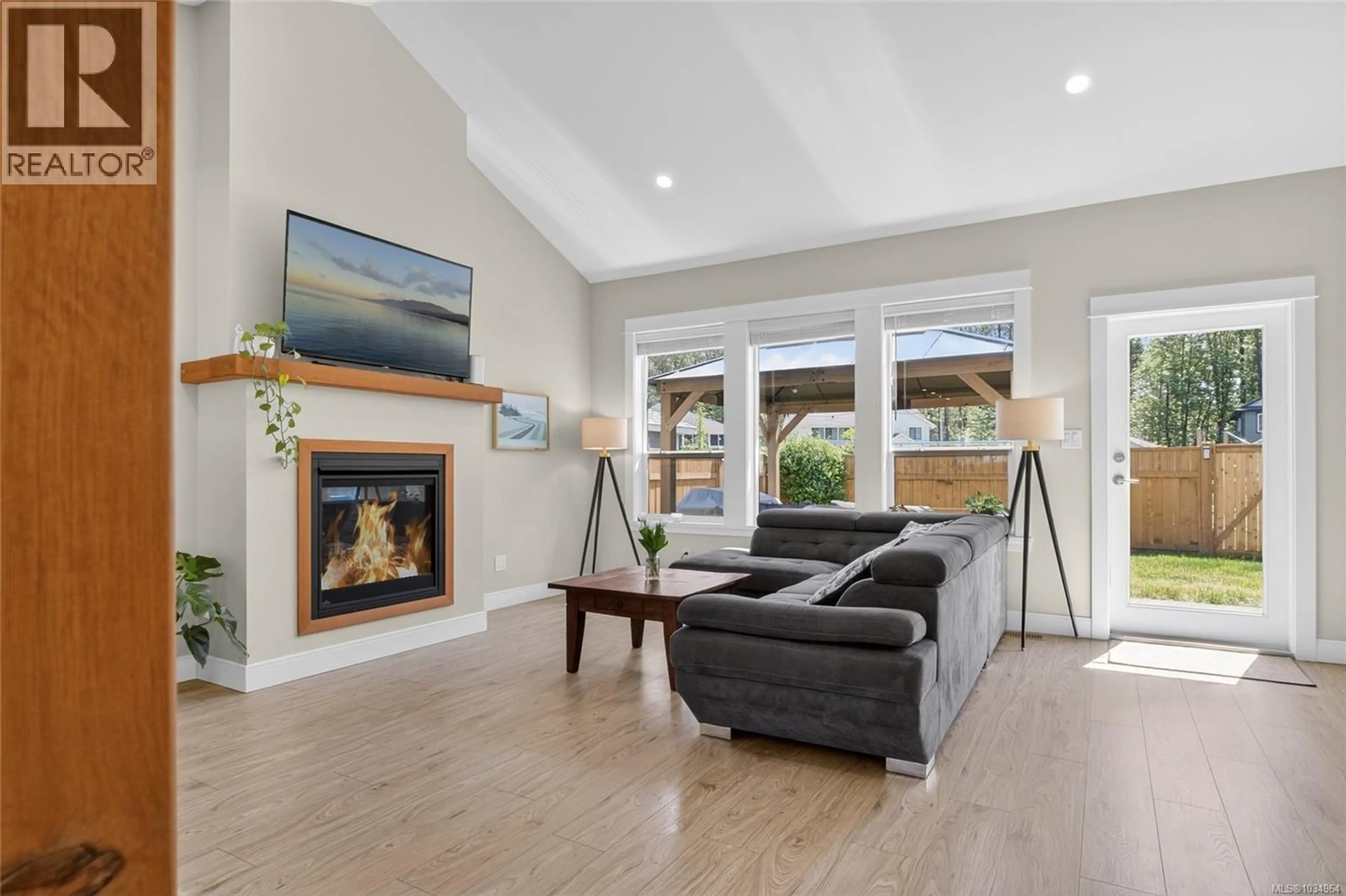 Living room with furniture, unknown for 2538 BRANCH AVENUE, Courtenay British Columbia V9N9J9