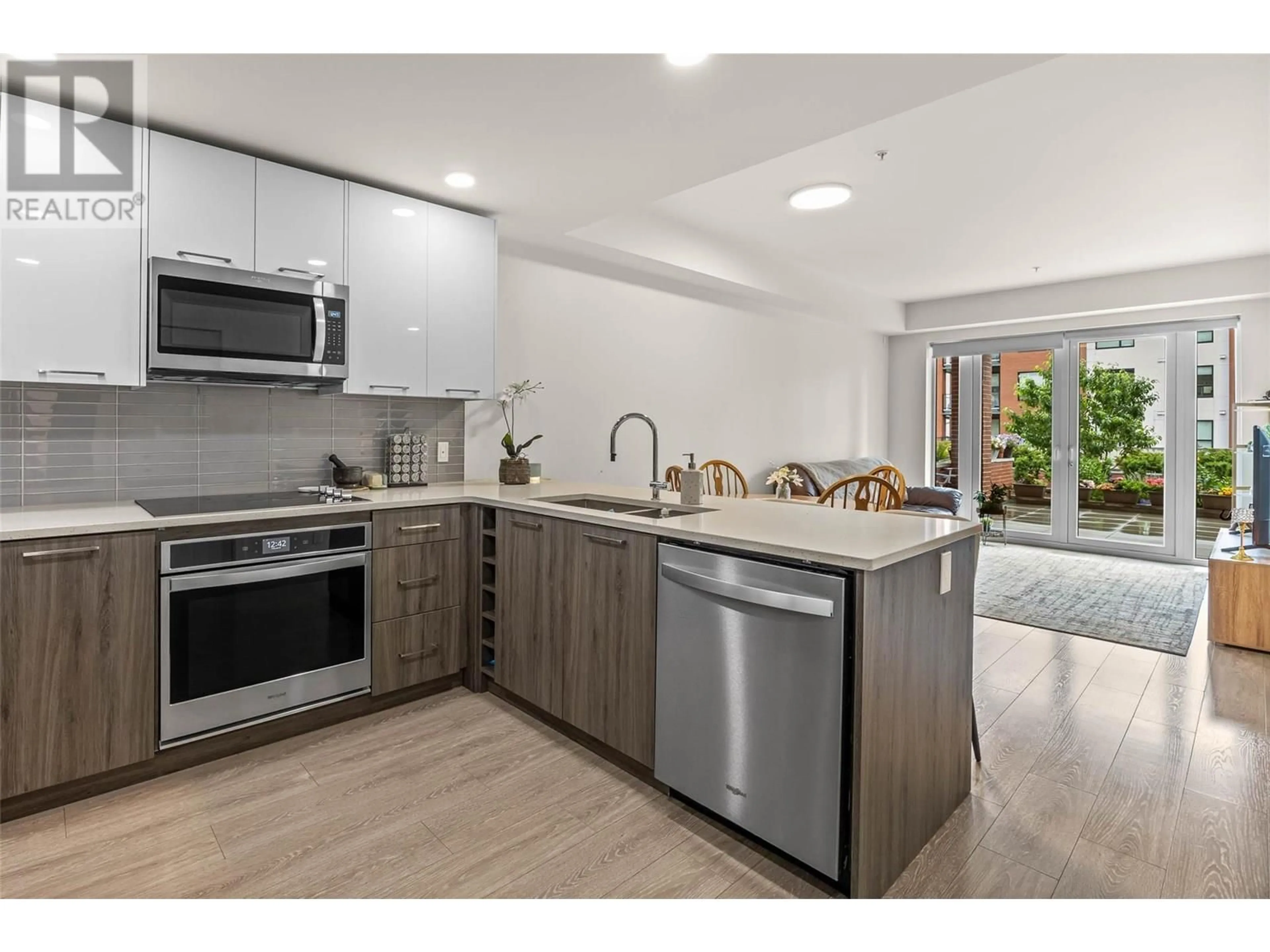 Open concept kitchen, unknown for 103 - 885 UNIVERSITY DRIVE, Kamloops British Columbia V2C0K2
