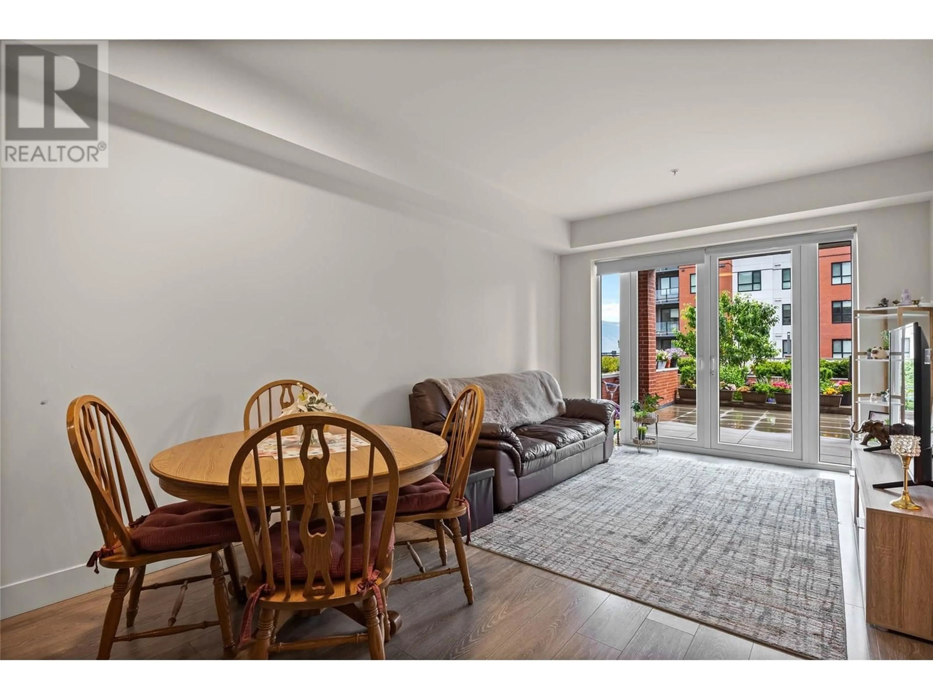 Living room with furniture, unknown for 103 - 885 UNIVERSITY DRIVE, Kamloops British Columbia V2C0K2