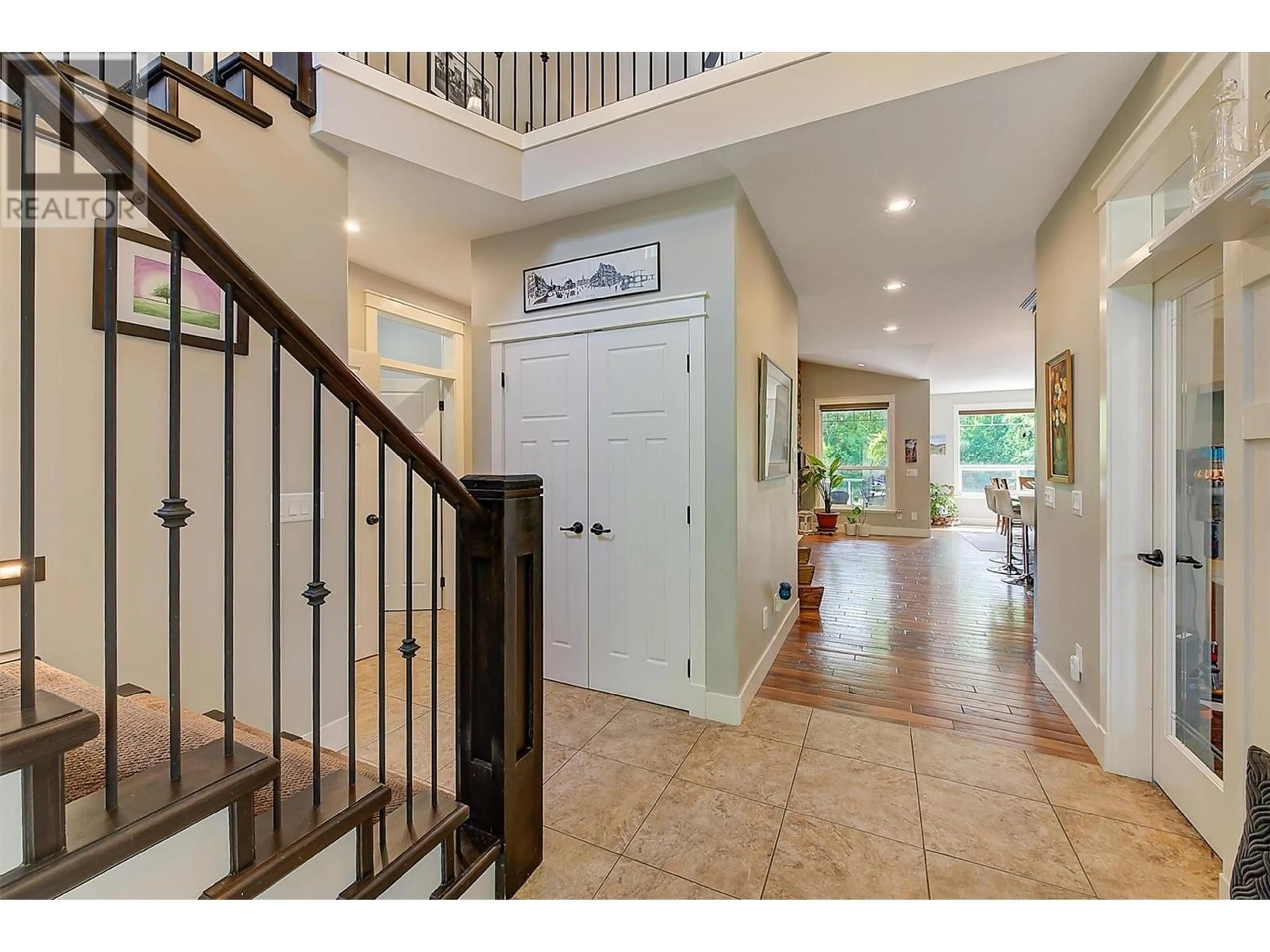Indoor entryway for 2423 PARAMOUNT DRIVE, West Kelowna British Columbia V4T3K4