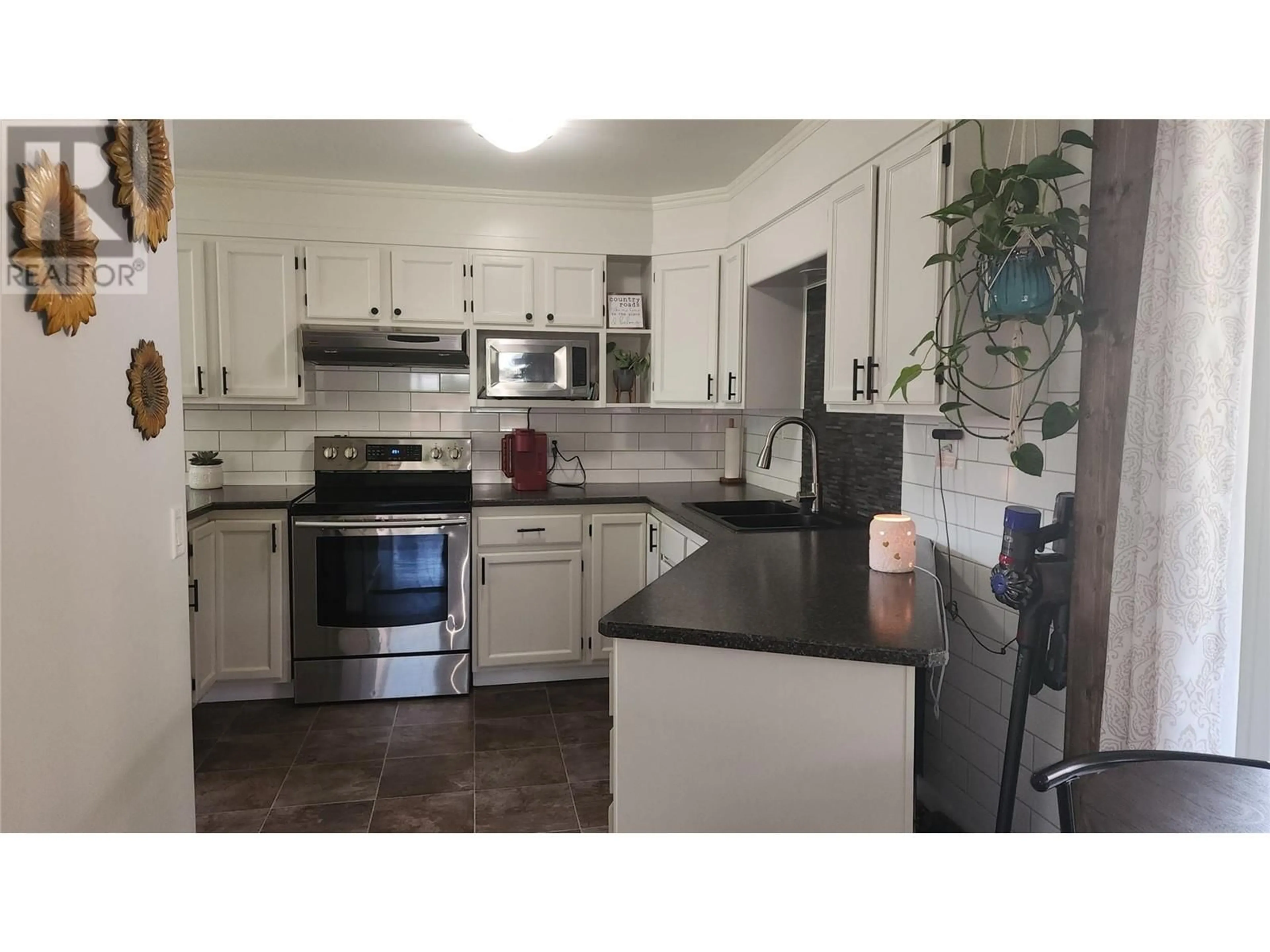 Standard kitchen, unknown for 202 2ND AVENUE NORTHWEST, Nakusp British Columbia V0G1R0